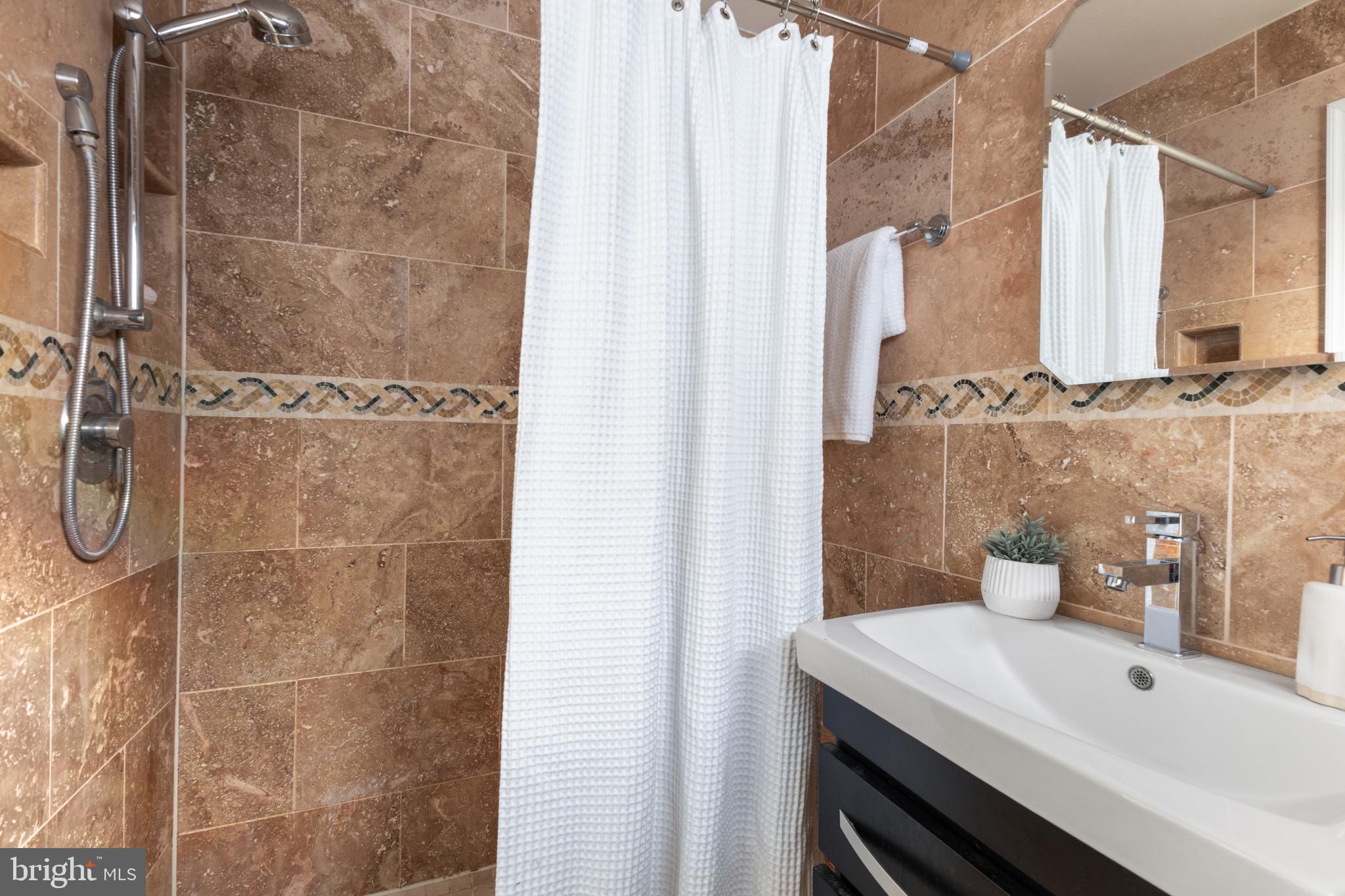 CRESCENT HILLS - Residential