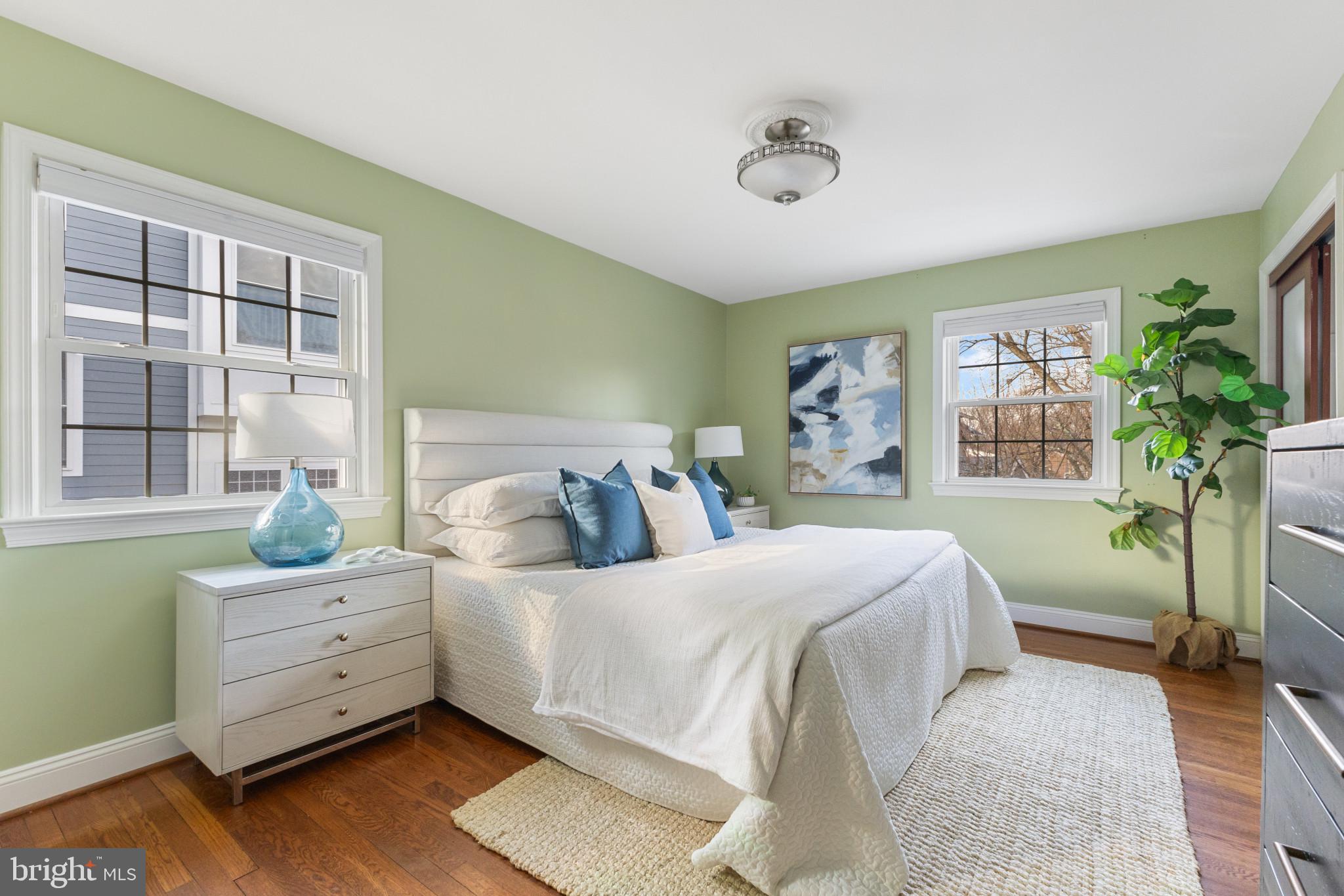 CRESCENT HILLS - Residential