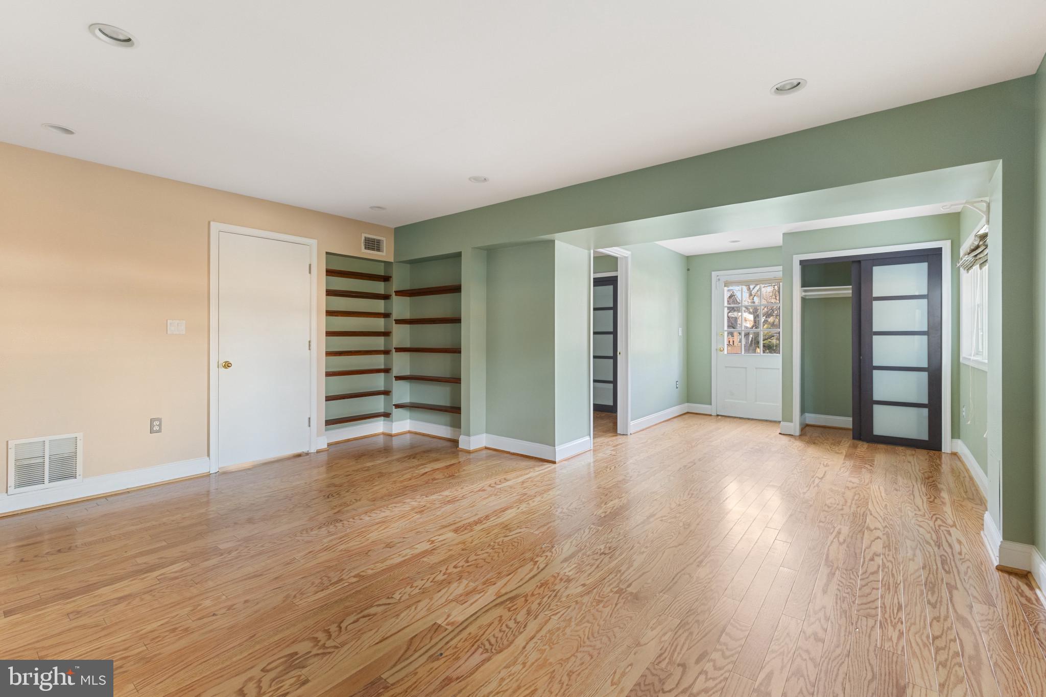 CRESCENT HILLS - Residential