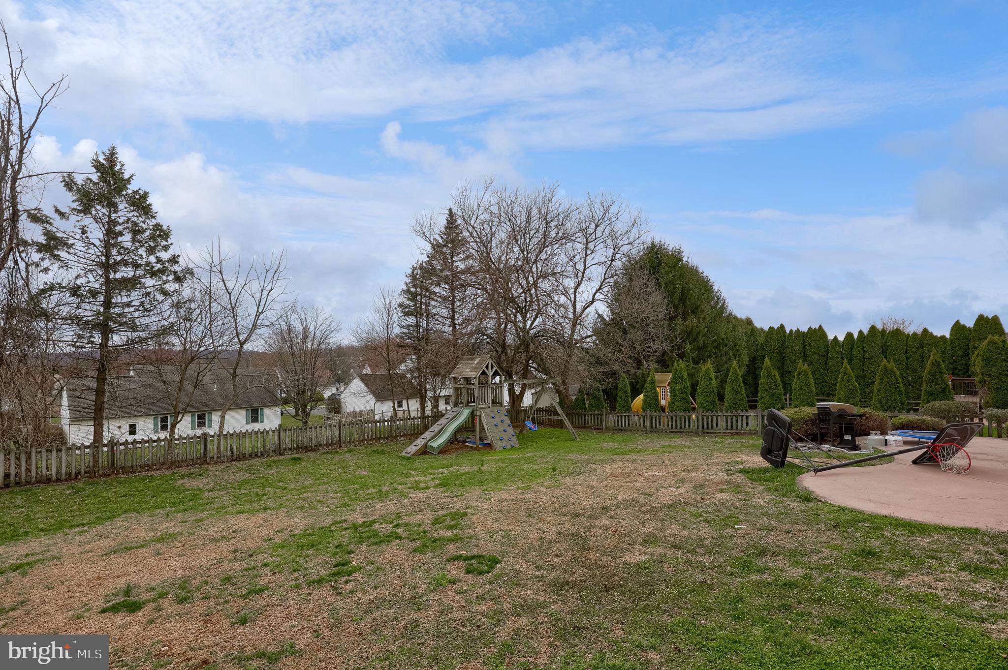 VILLAGE HOLLOW - Residential