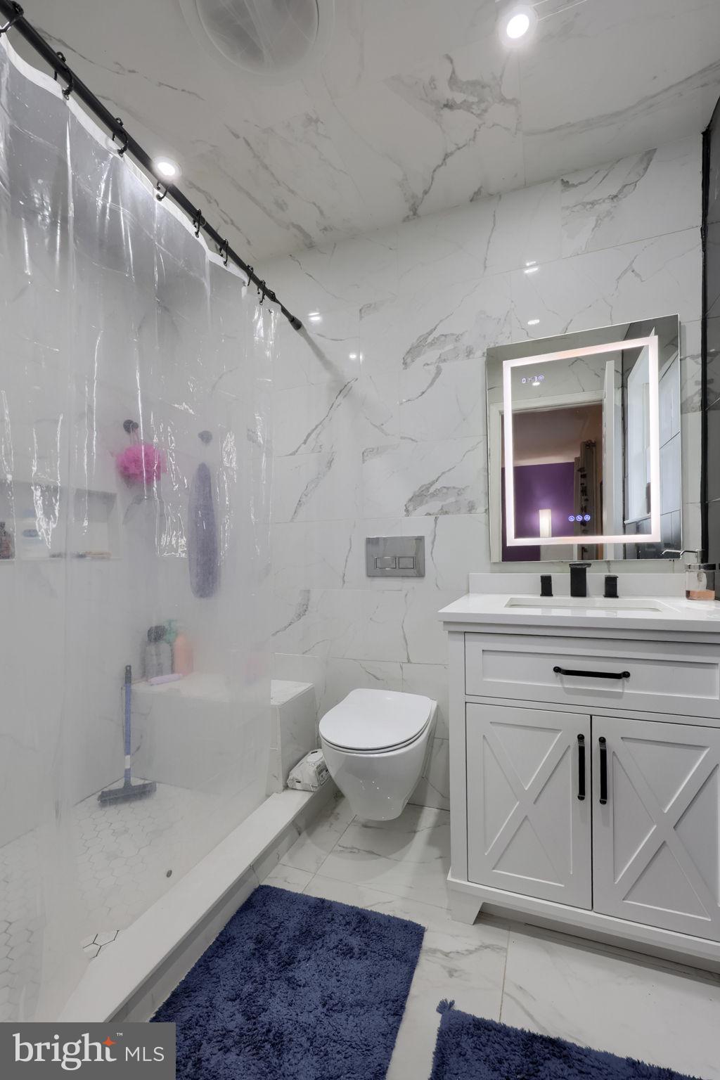 VILLAGE HOLLOW - Residential