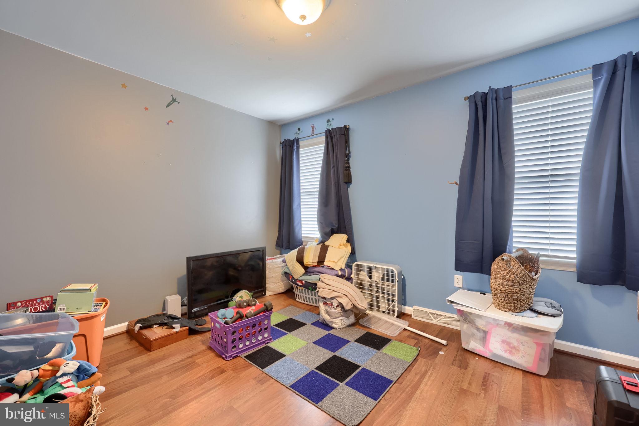 VILLAGE HOLLOW - Residential