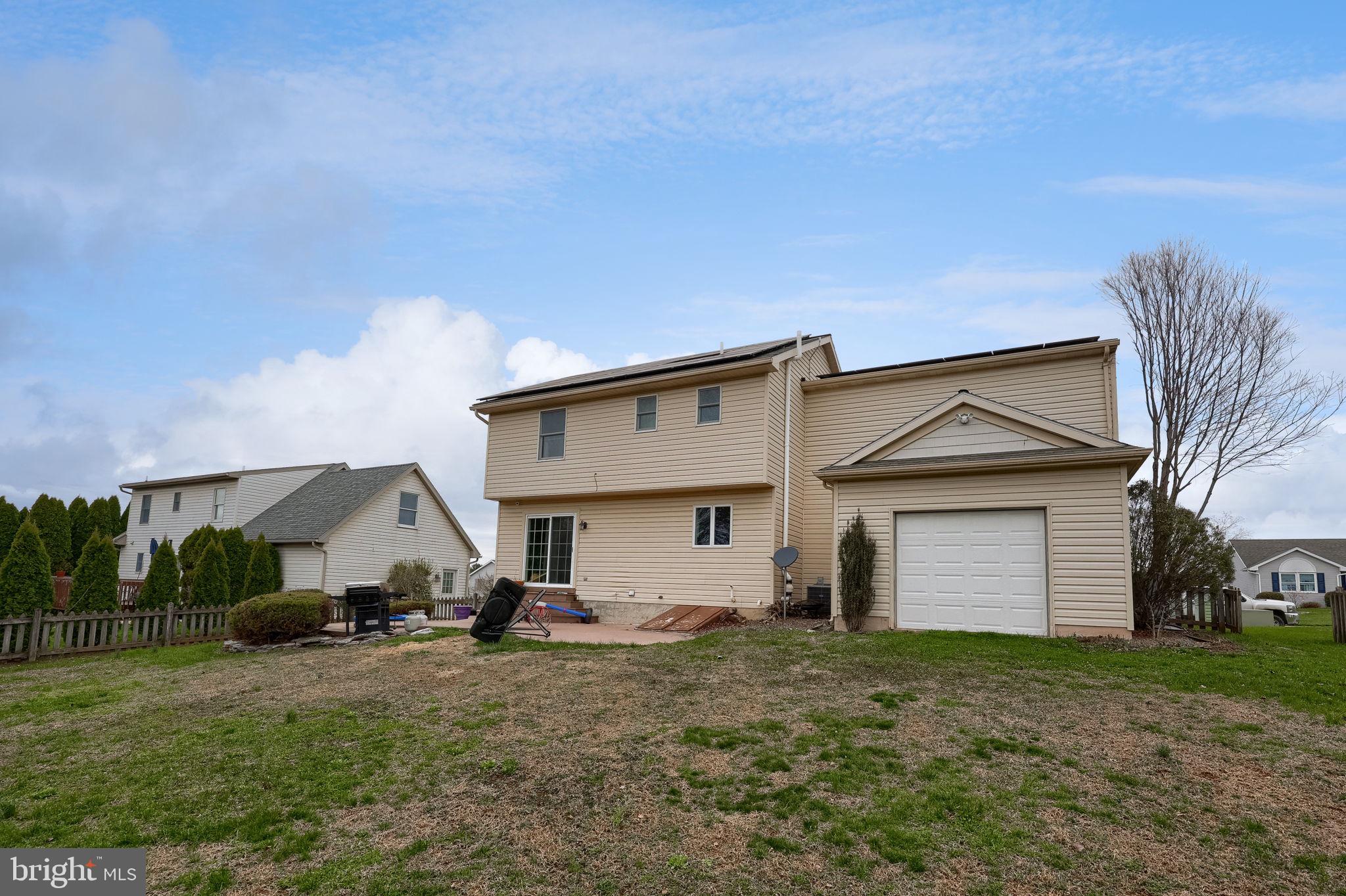 VILLAGE HOLLOW - Residential