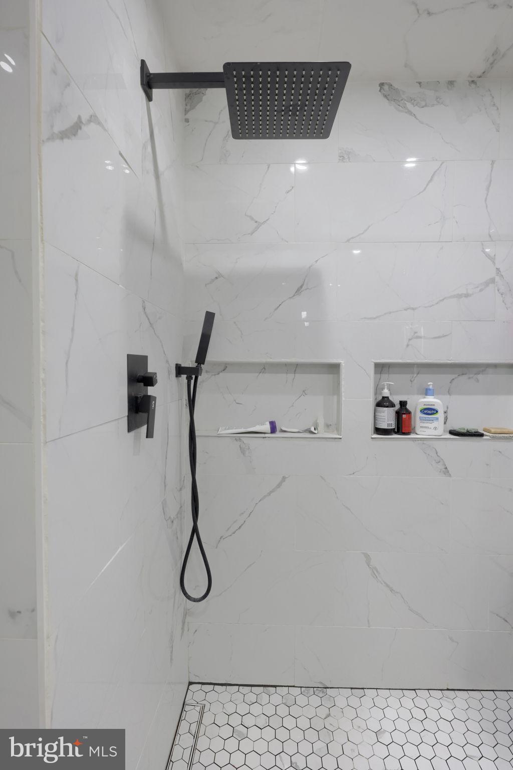 VILLAGE HOLLOW - Residential