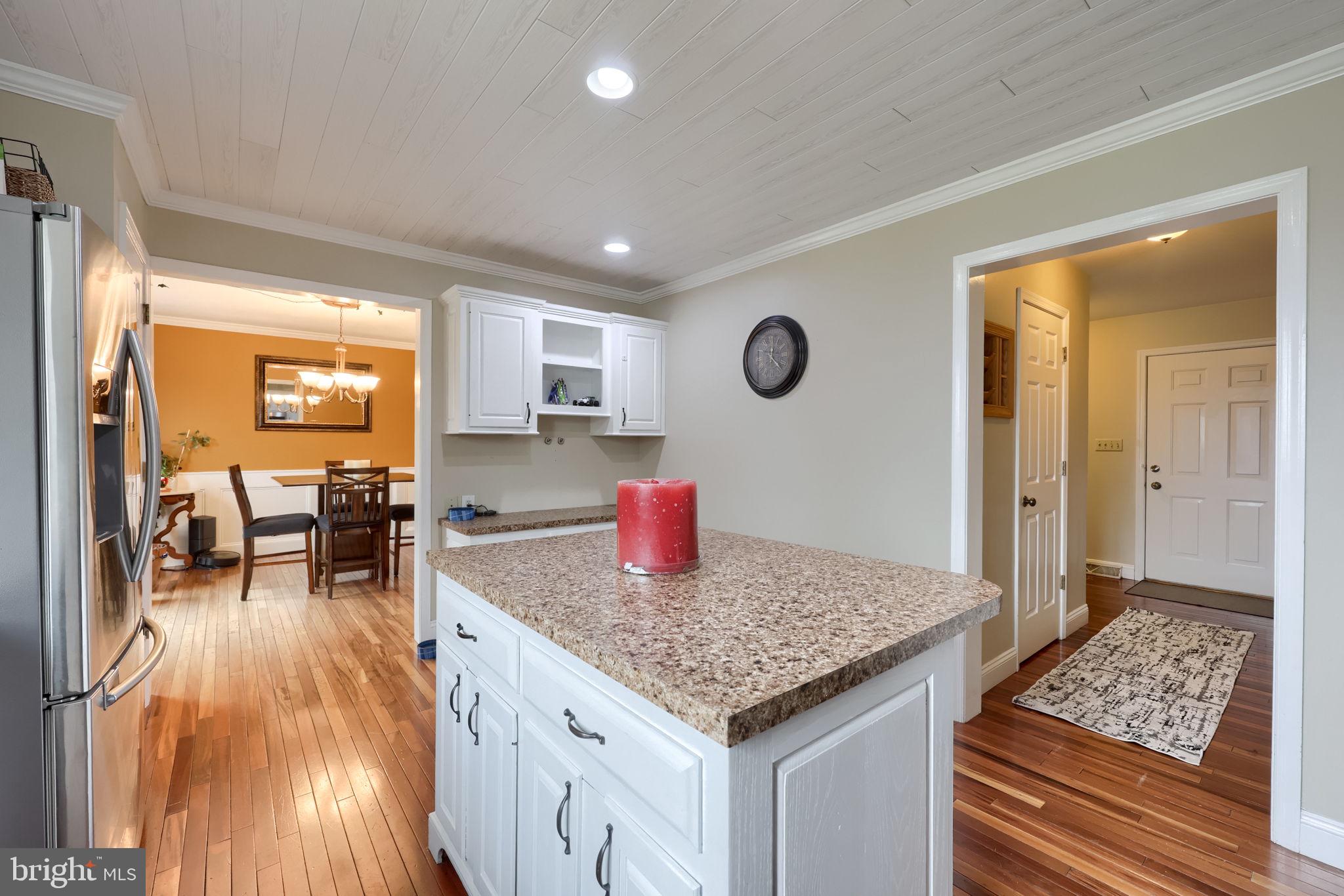 VILLAGE HOLLOW - Residential