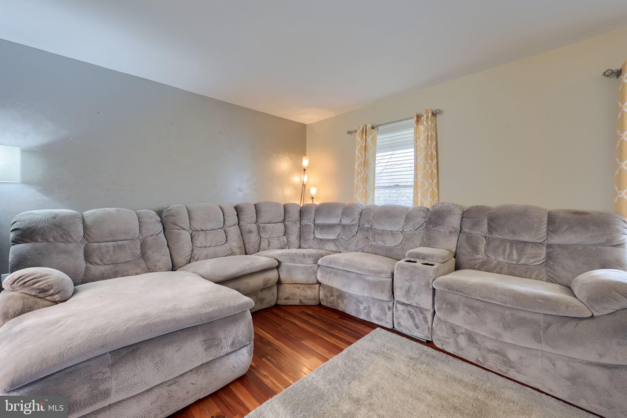 VILLAGE HOLLOW - Residential