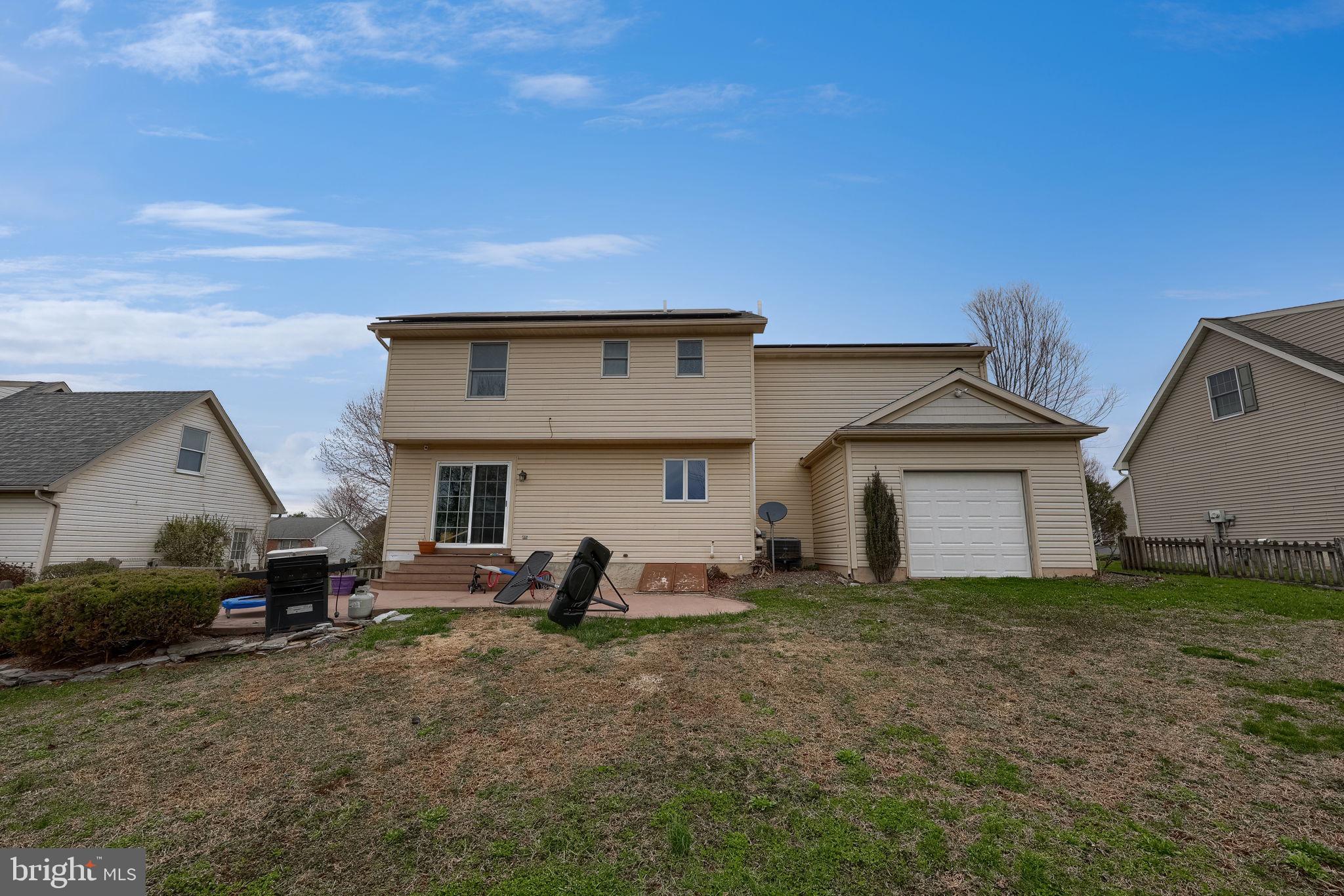 VILLAGE HOLLOW - Residential