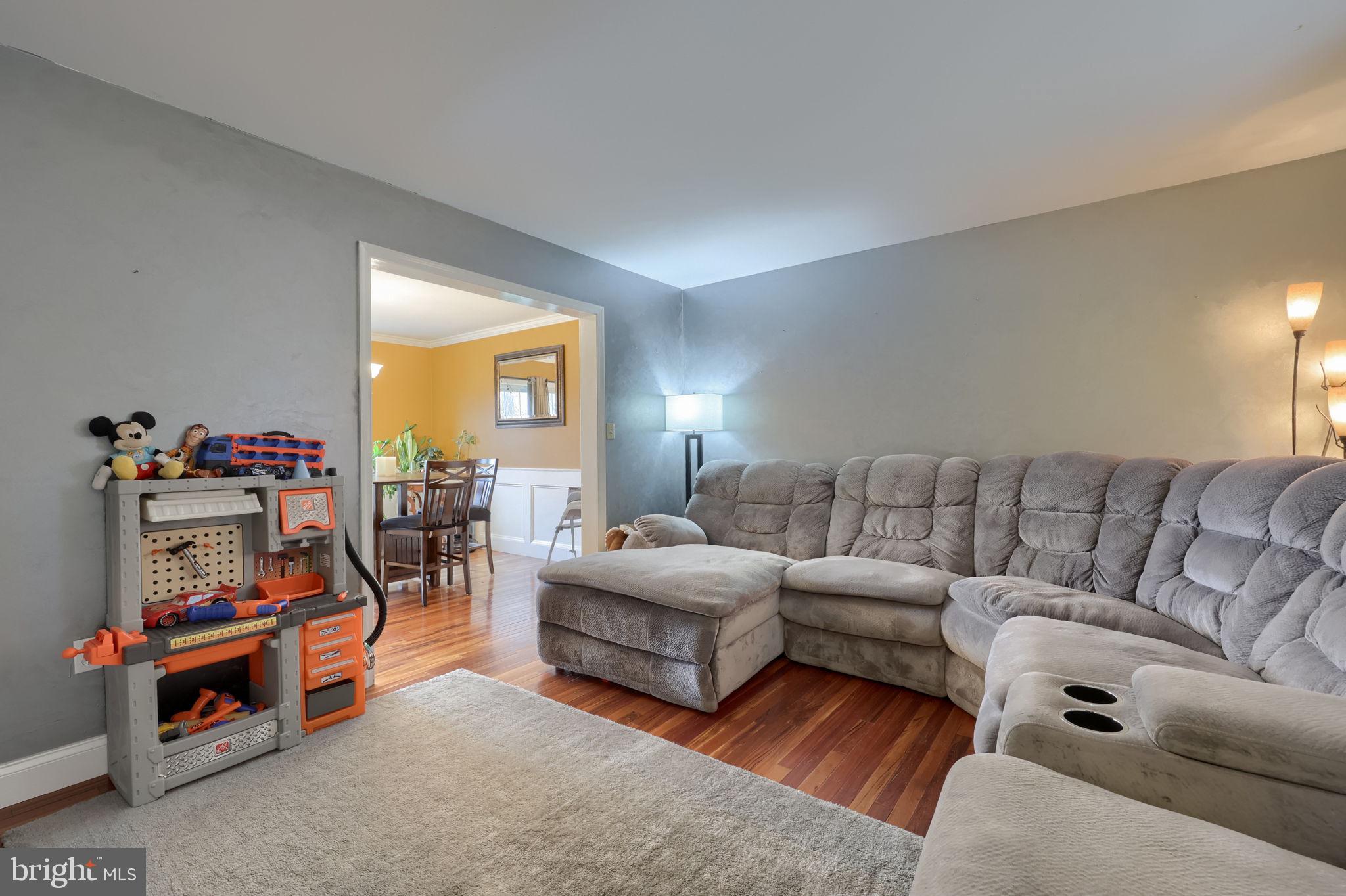 VILLAGE HOLLOW - Residential