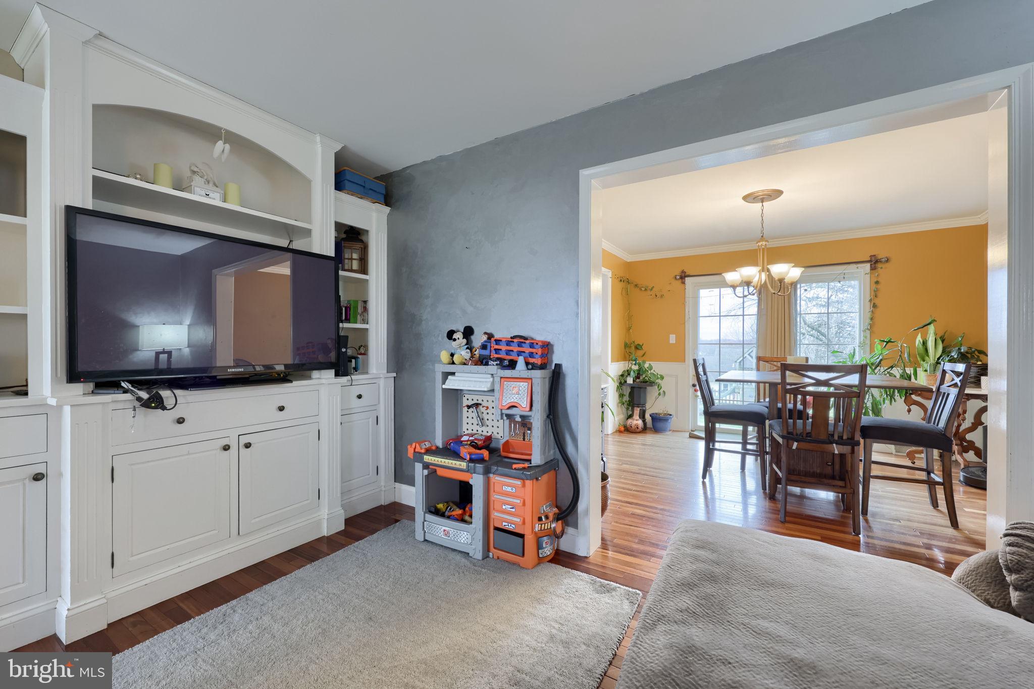 VILLAGE HOLLOW - Residential