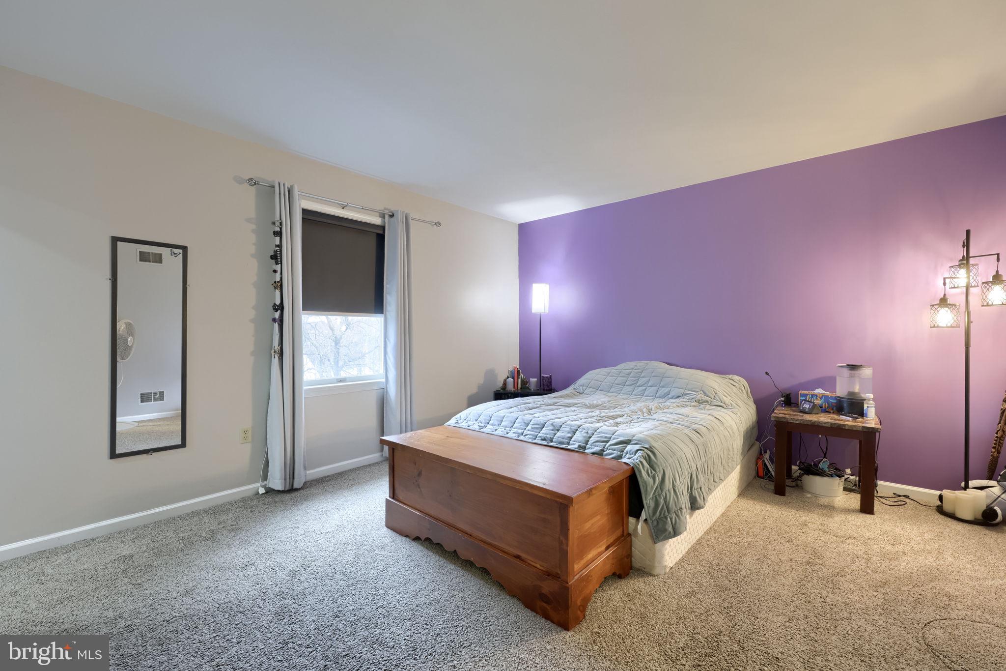 VILLAGE HOLLOW - Residential