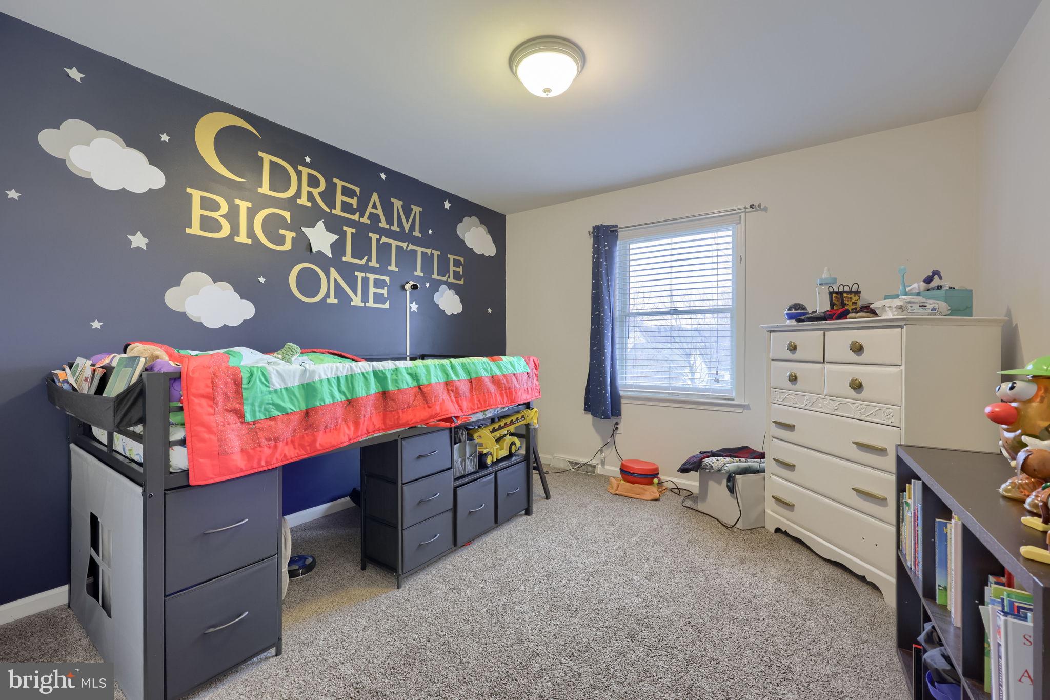 VILLAGE HOLLOW - Residential