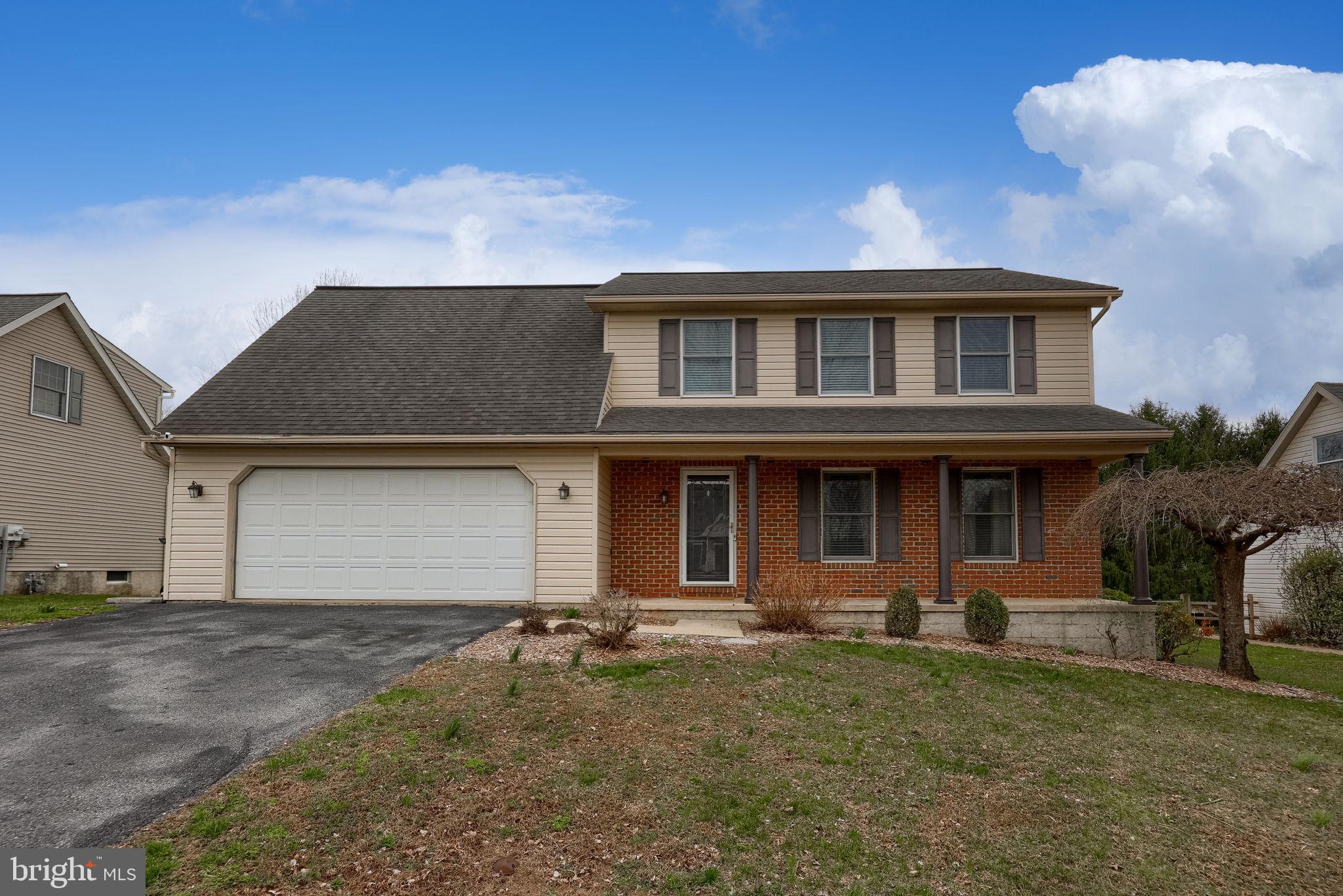 VILLAGE HOLLOW - Residential