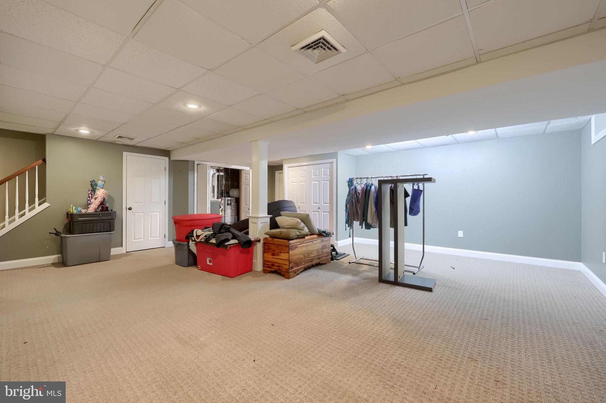 VILLAGE HOLLOW - Residential