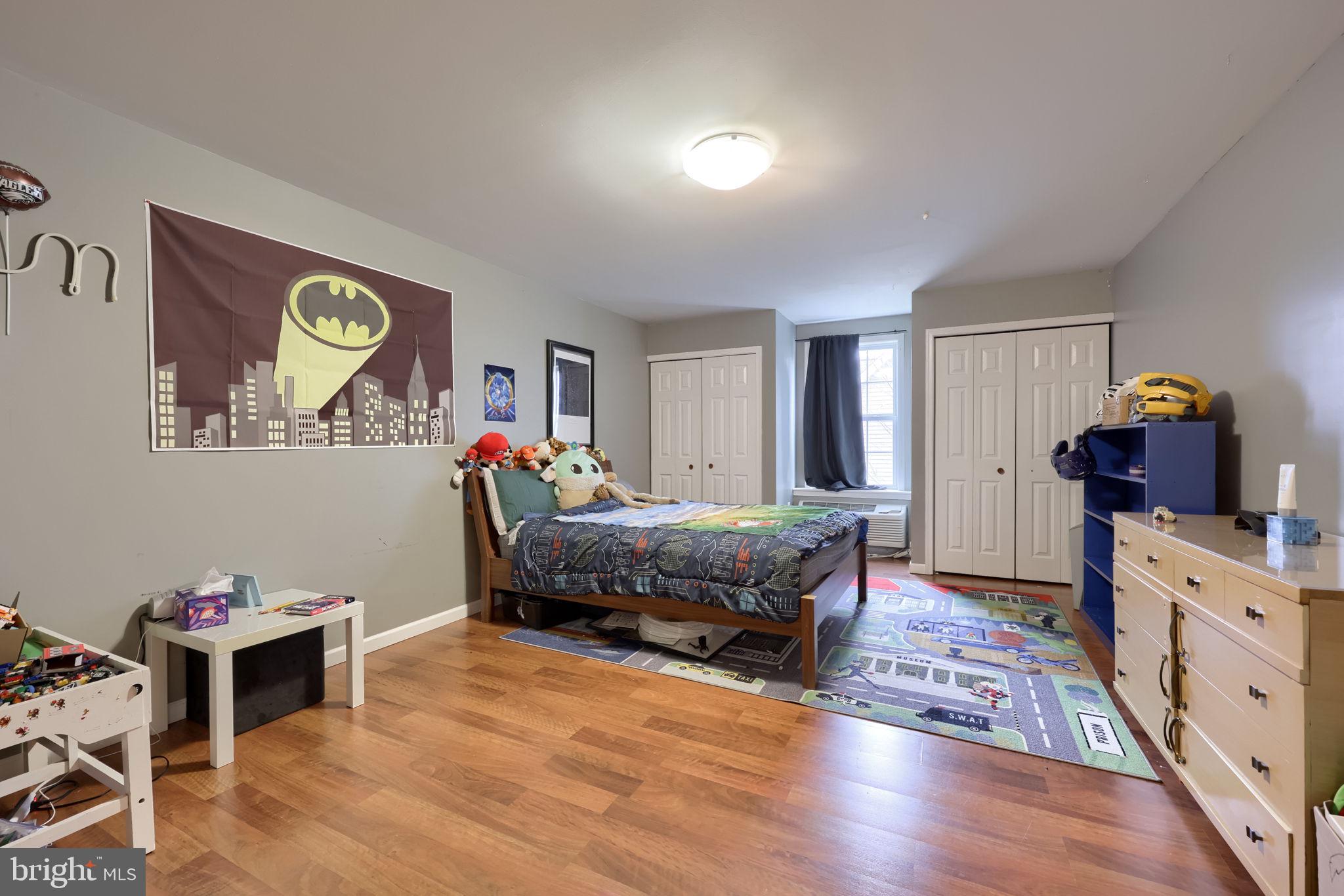 VILLAGE HOLLOW - Residential