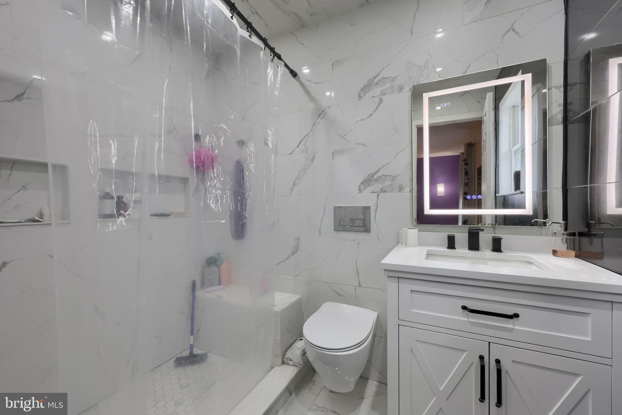 VILLAGE HOLLOW - Residential