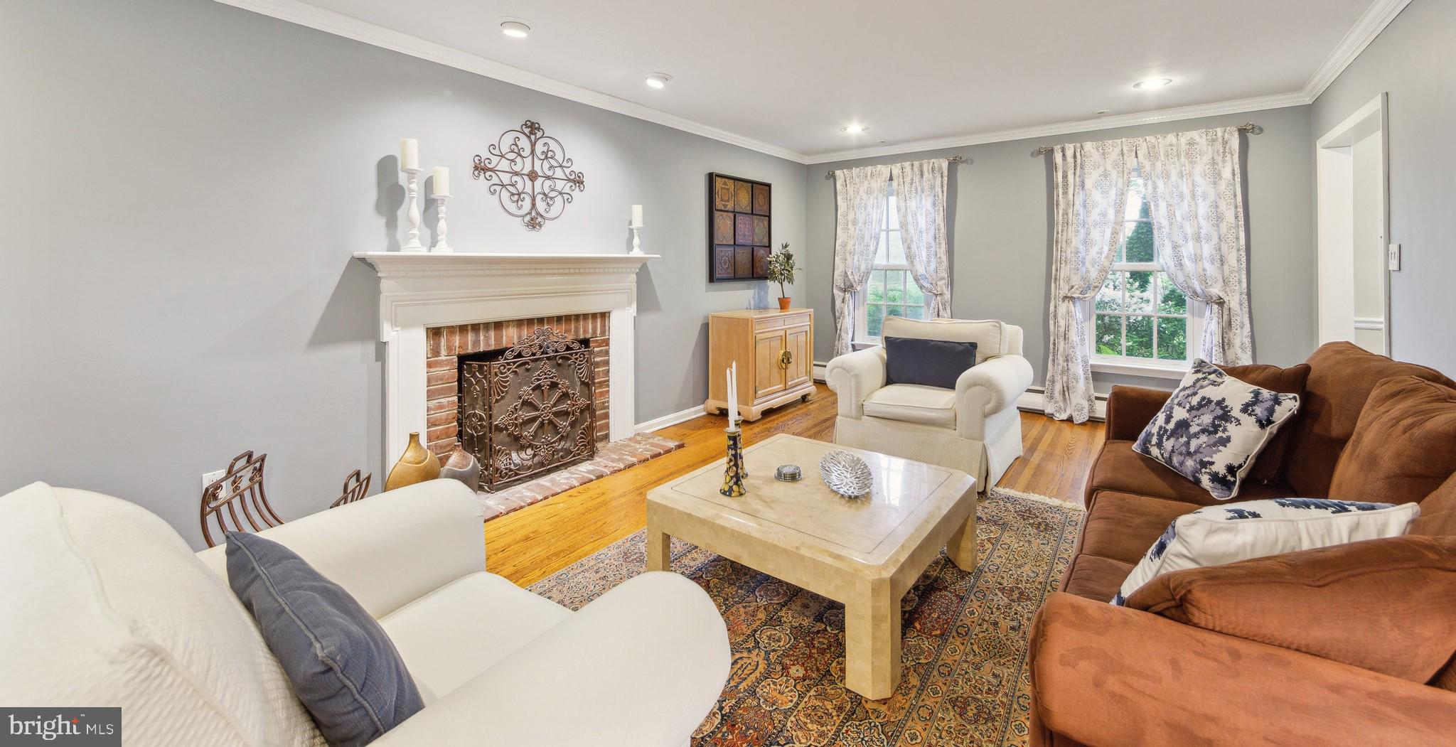 580 GREGORY LANE