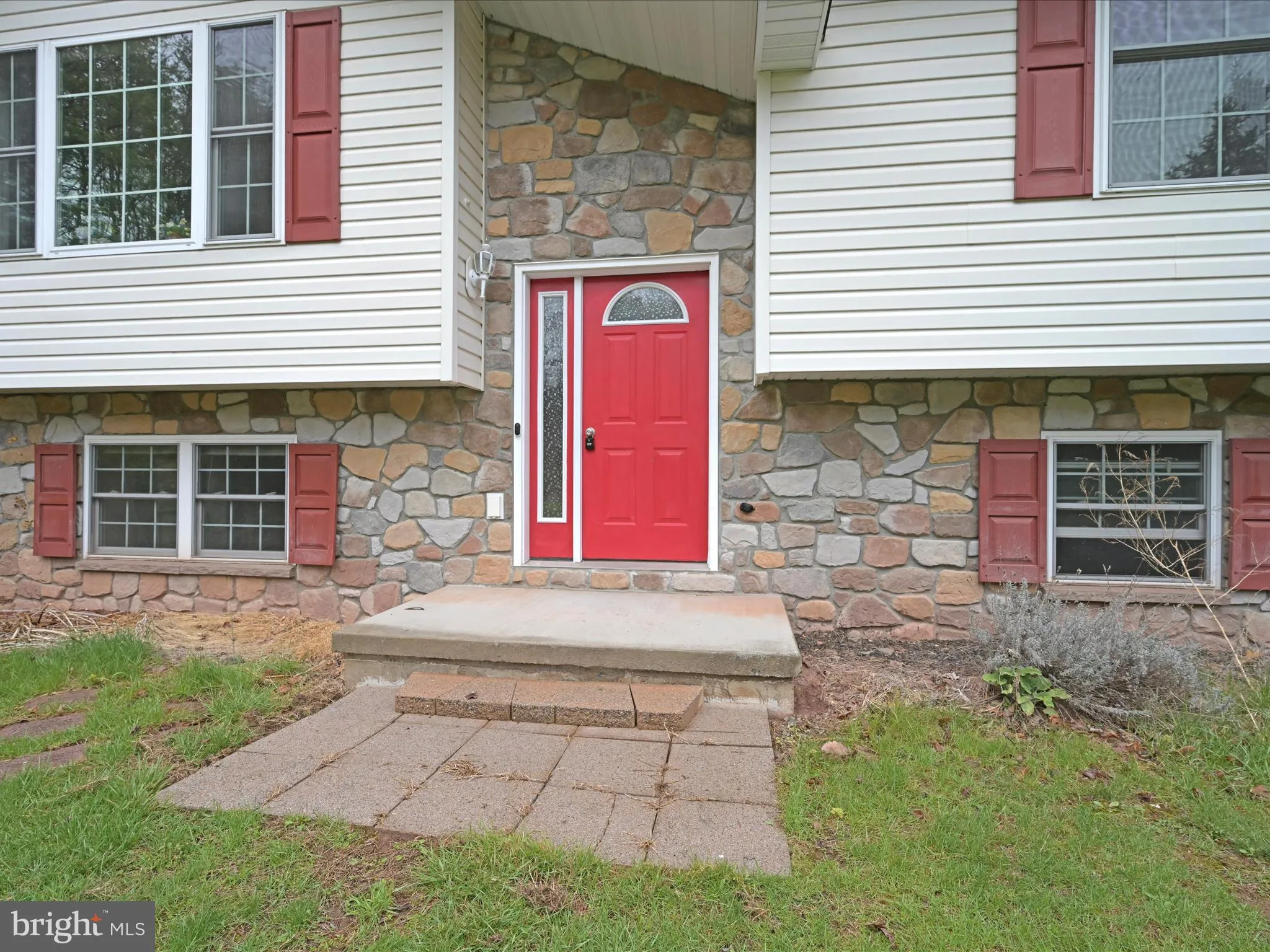 Auburn, Pennsylvania 17922, United States, 2 Bedrooms Bedrooms, ,2 BathroomsBathrooms,Residential,Pending,108157