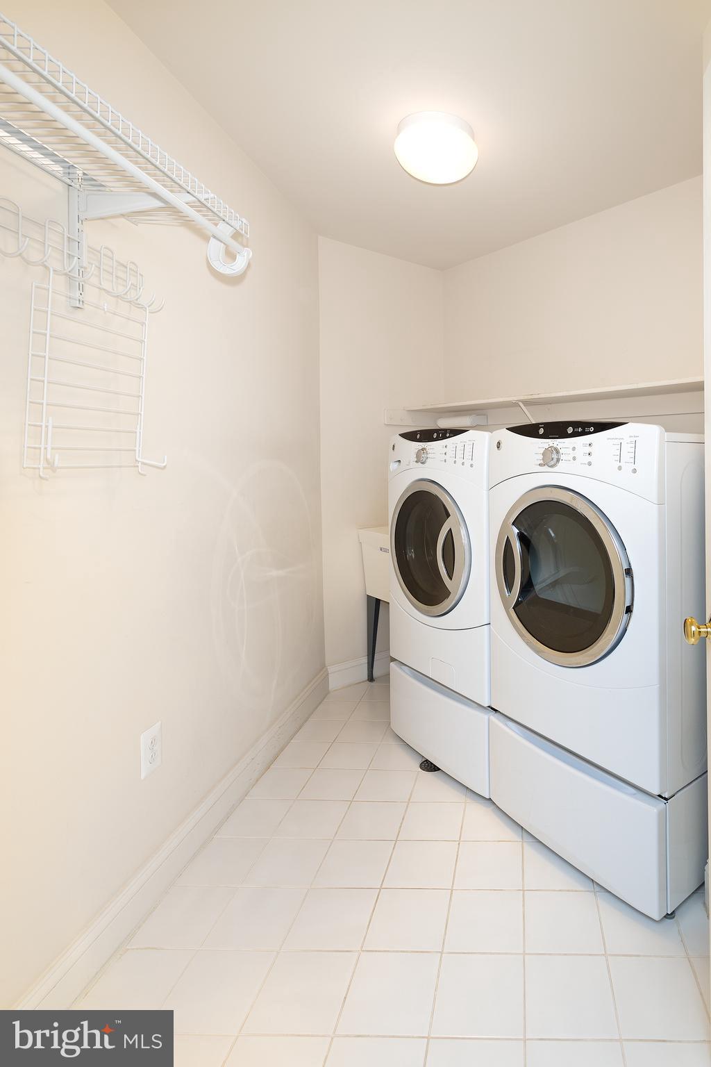 CHESTERBROOK WOODS - Residential Lease