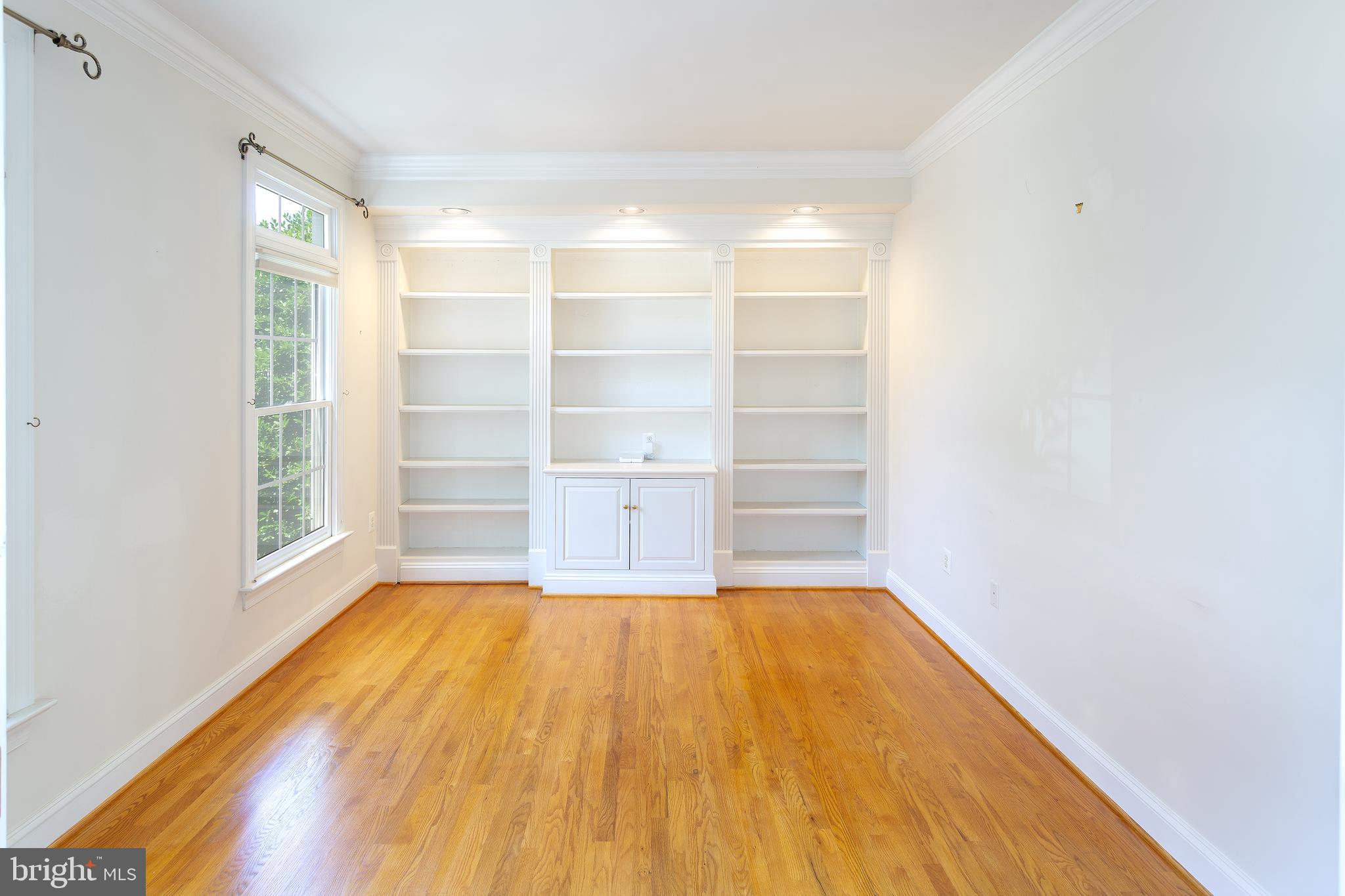 CHESTERBROOK WOODS - Residential Lease