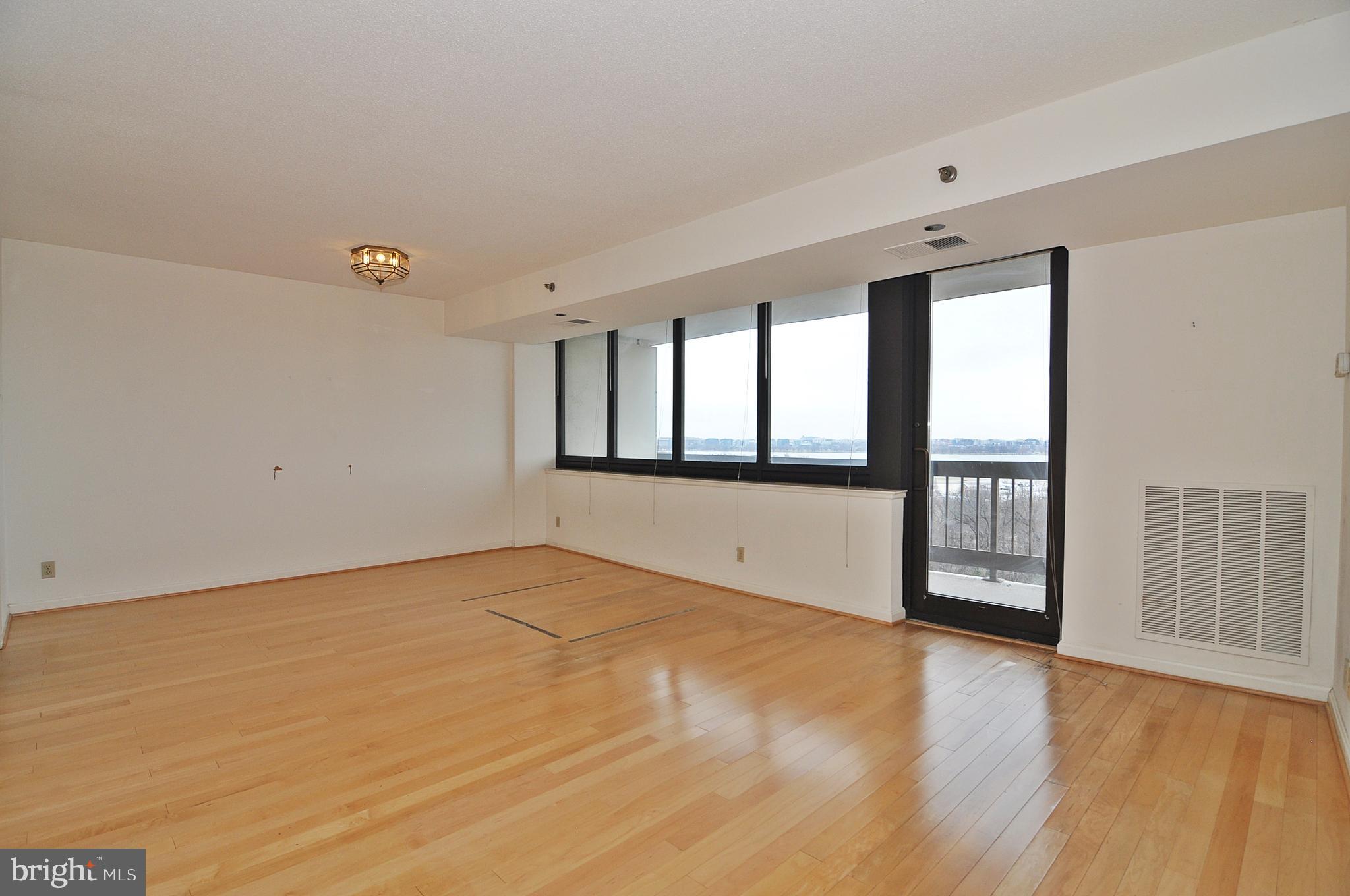 1805 CRYSTAL DRIVE 907S