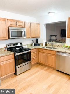 HAMPTON OAKS - Residential Lease