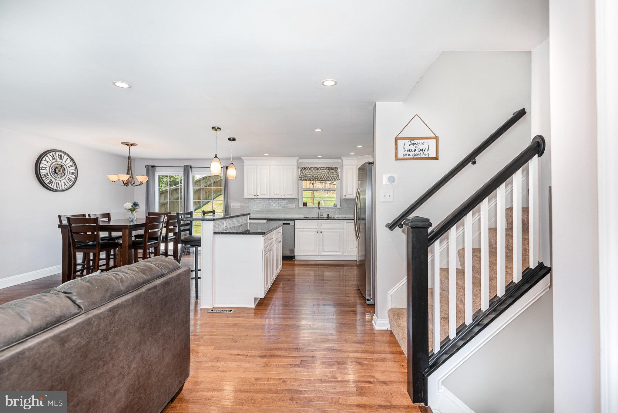 2709 LAUREL VALLEY GARTH