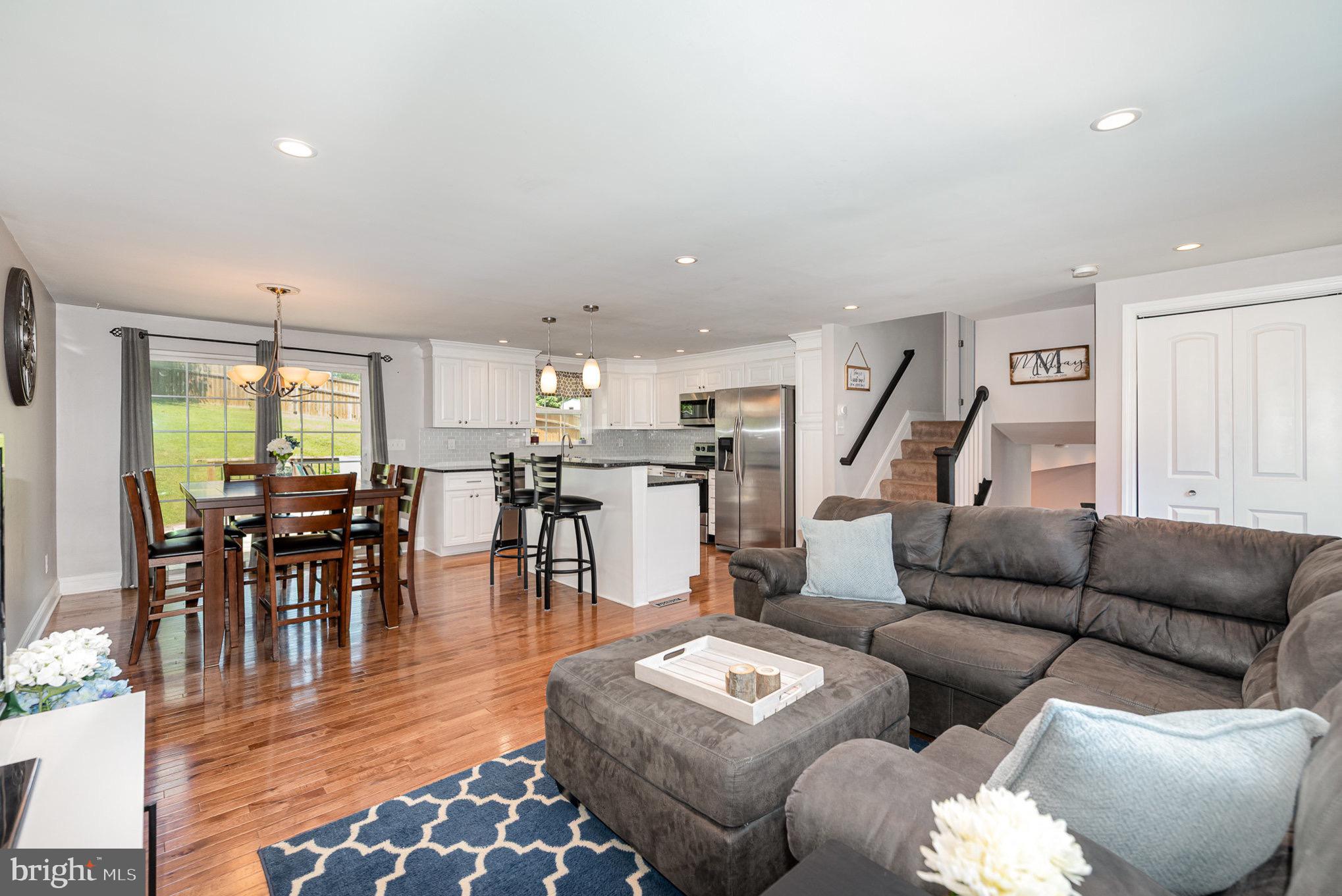2709 LAUREL VALLEY GARTH