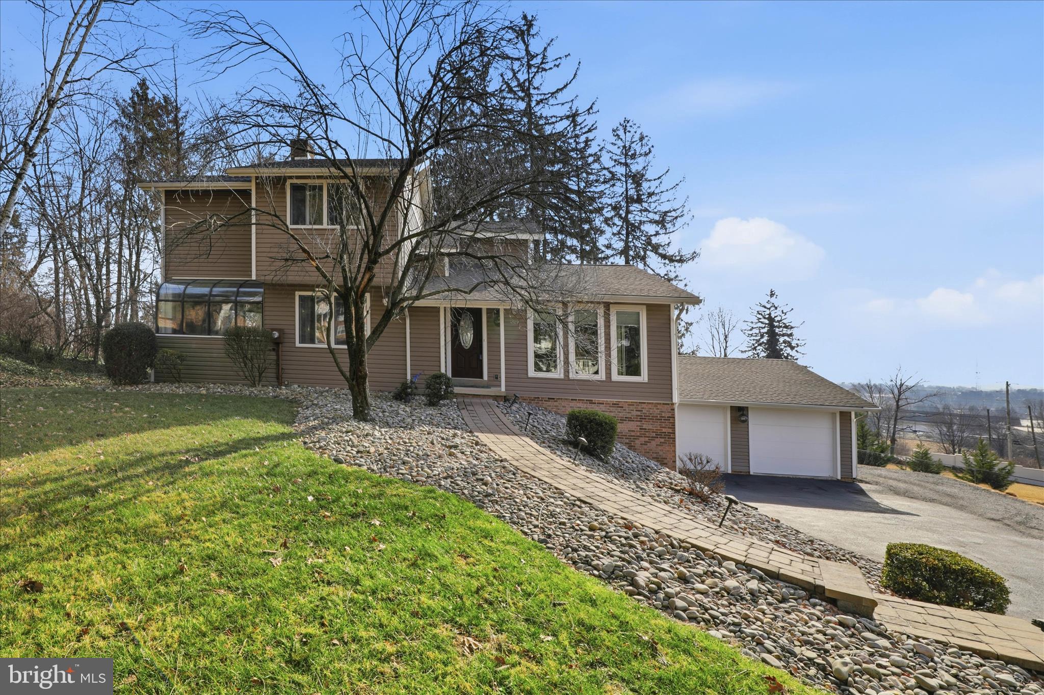 1016 WOODRIDGE BOULEVARD