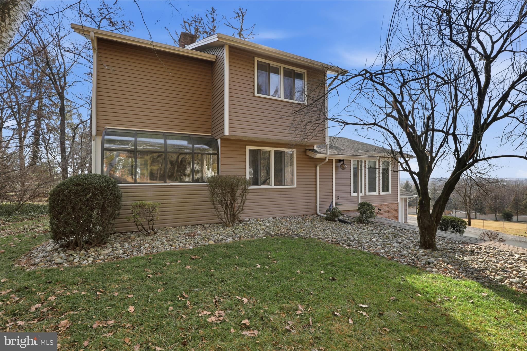 1016 WOODRIDGE BOULEVARD