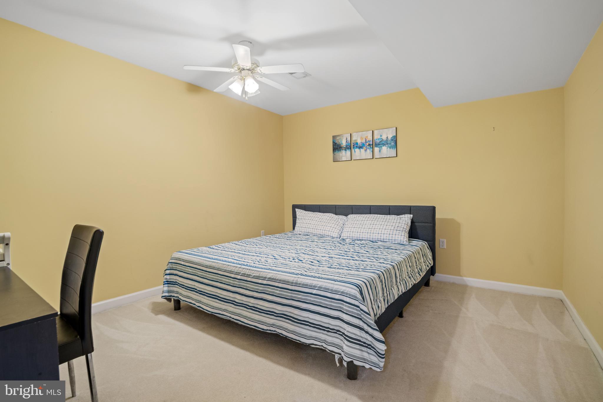 QUINCE ORCHARD KNOLLS - Residential