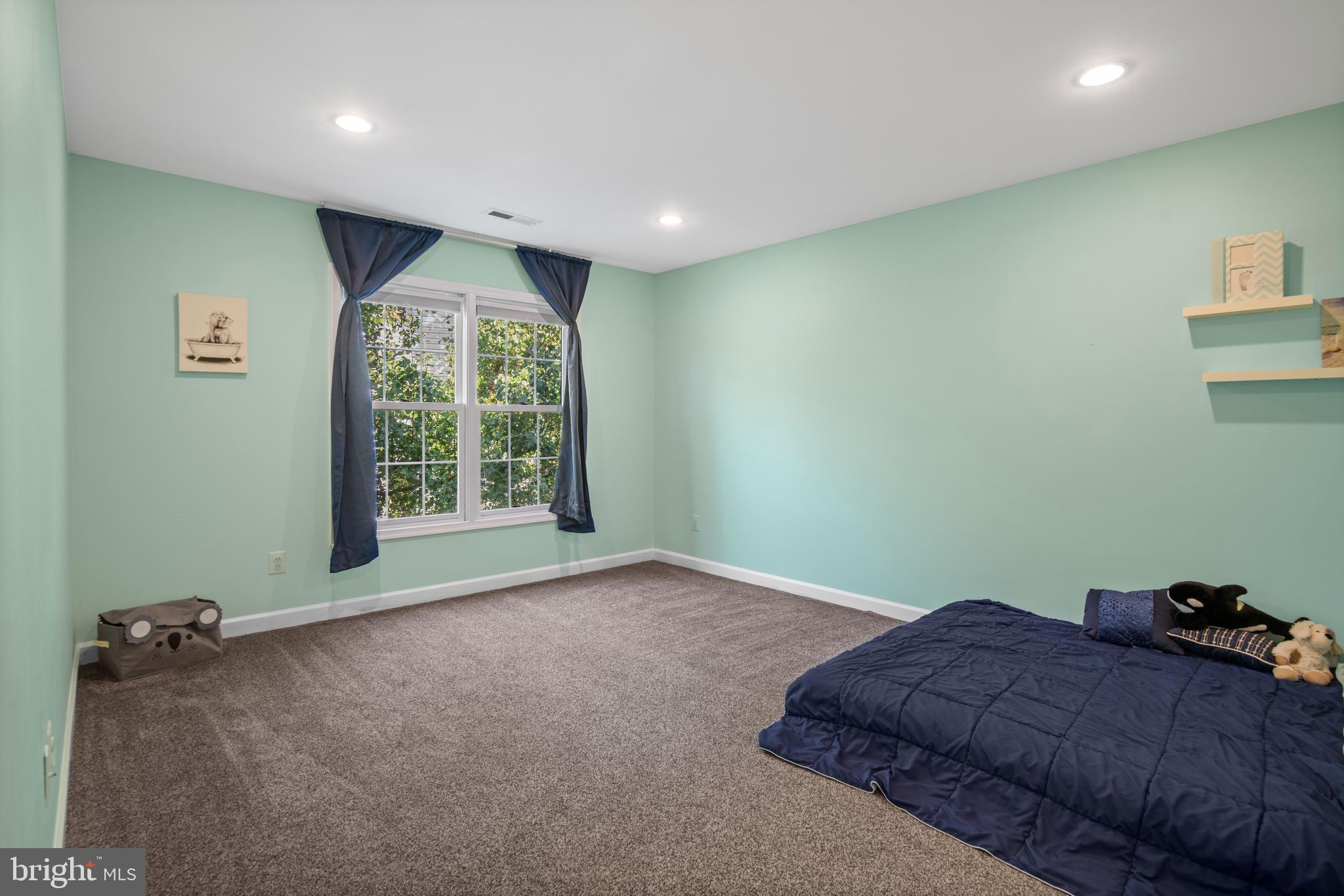 QUINCE ORCHARD KNOLLS - Residential