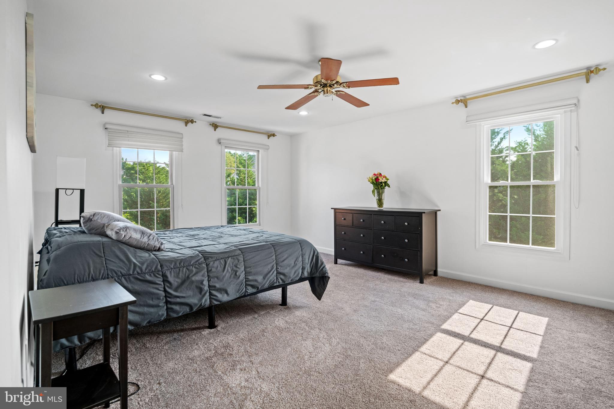 QUINCE ORCHARD KNOLLS - Residential