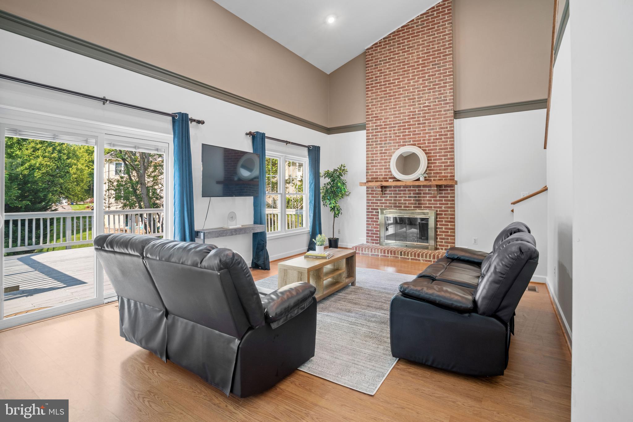 QUINCE ORCHARD KNOLLS - Residential