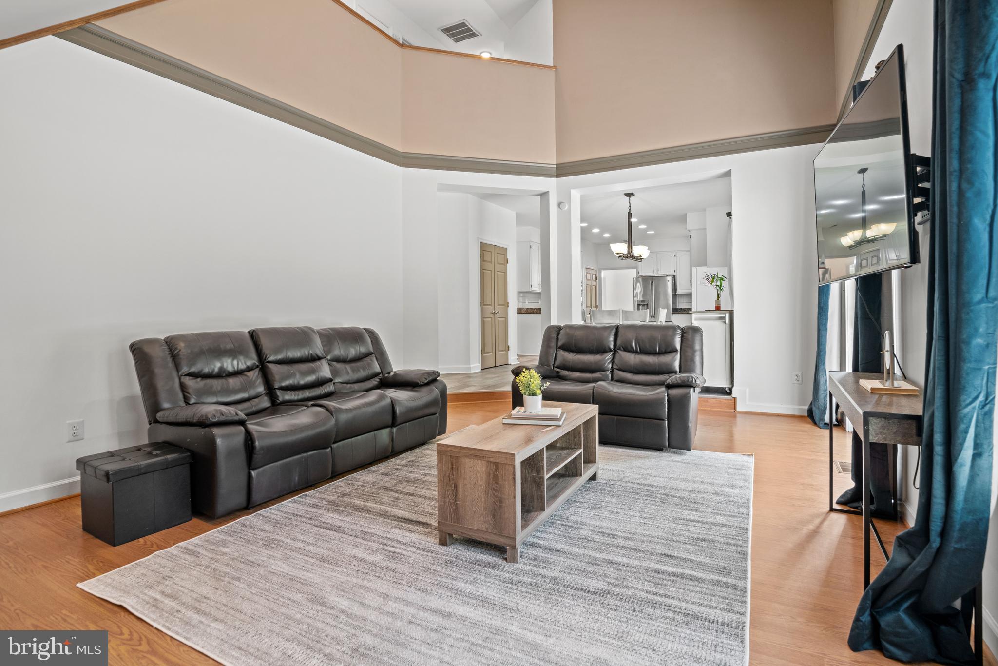 QUINCE ORCHARD KNOLLS - Residential