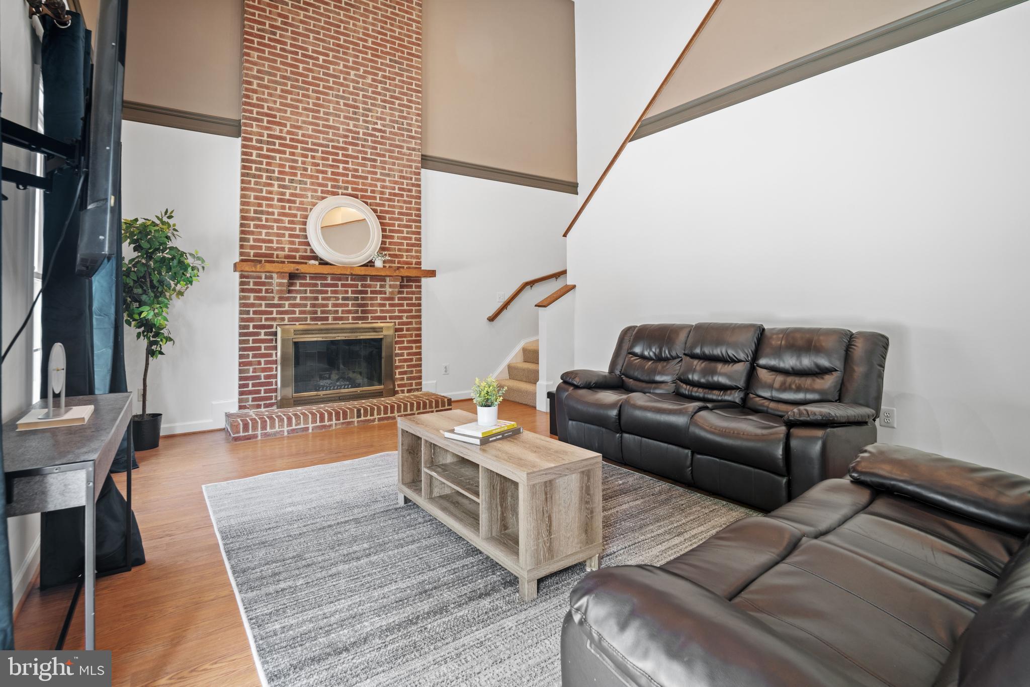 QUINCE ORCHARD KNOLLS - Residential