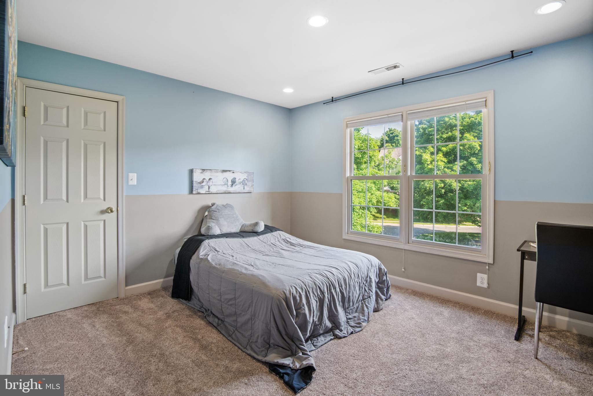 QUINCE ORCHARD KNOLLS - Residential