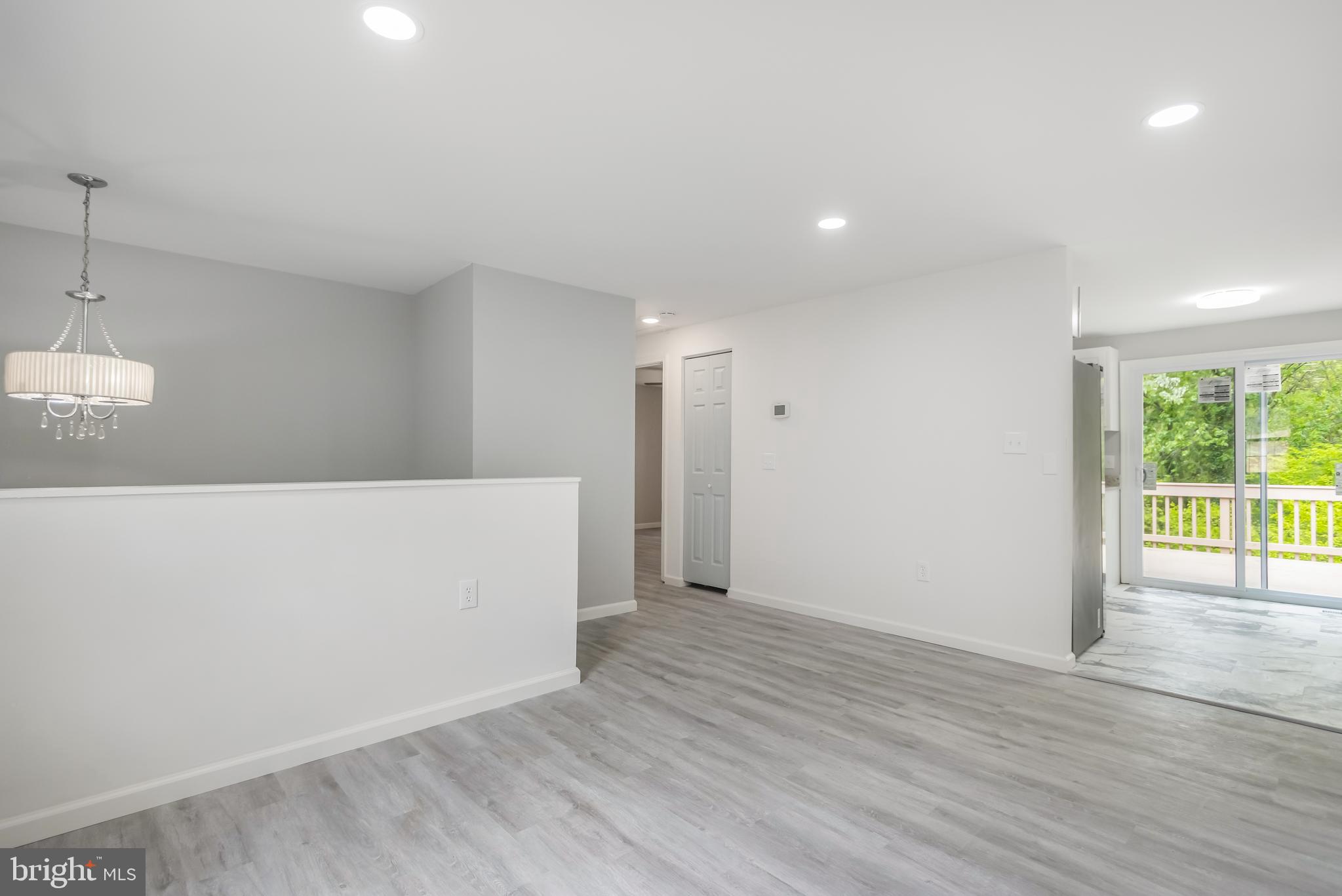 WHISPERING WOODS - Residential