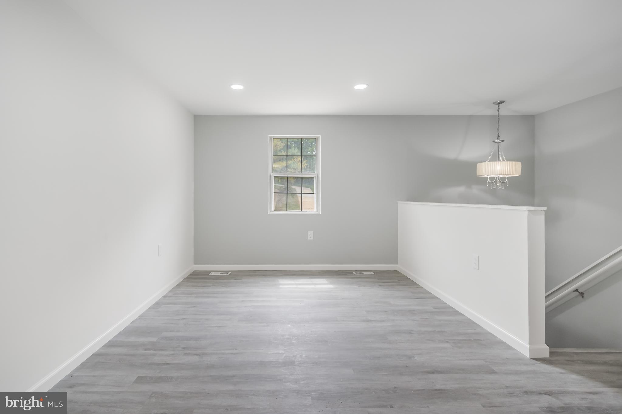 WHISPERING WOODS - Residential