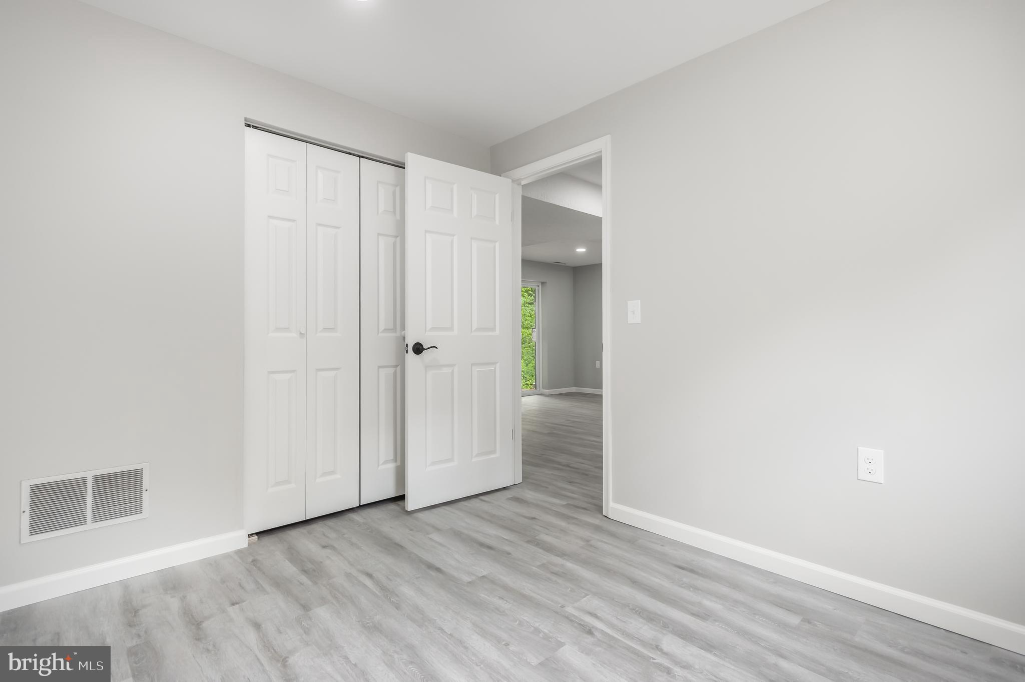 WHISPERING WOODS - Residential