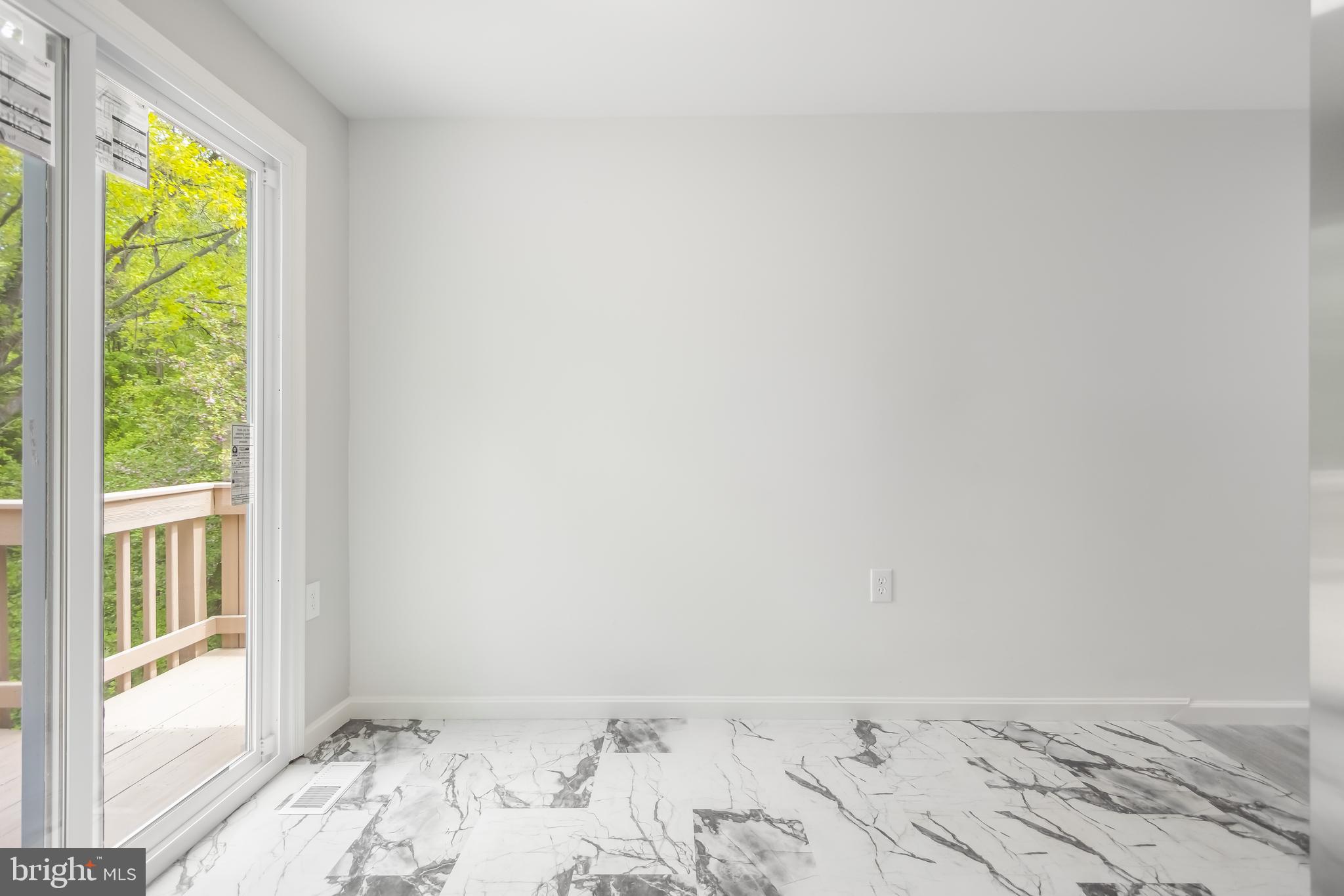 WHISPERING WOODS - Residential