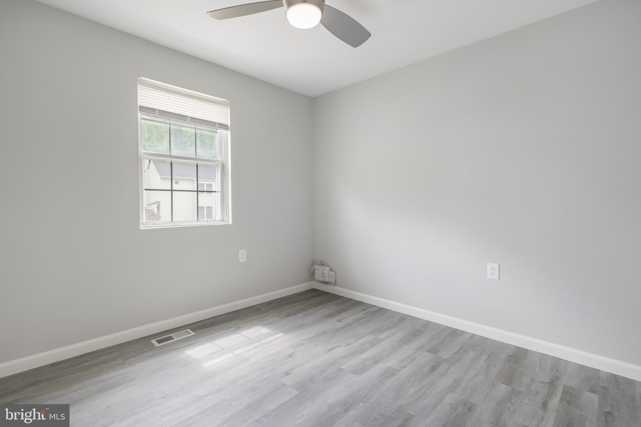 WHISPERING WOODS - Residential