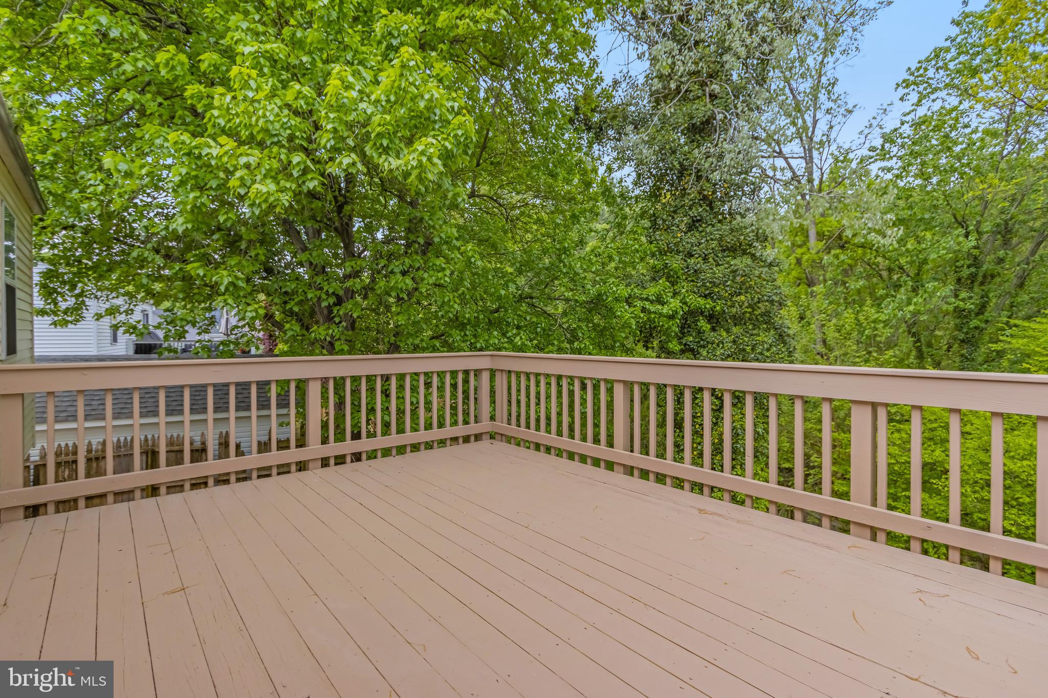 WHISPERING WOODS - Residential