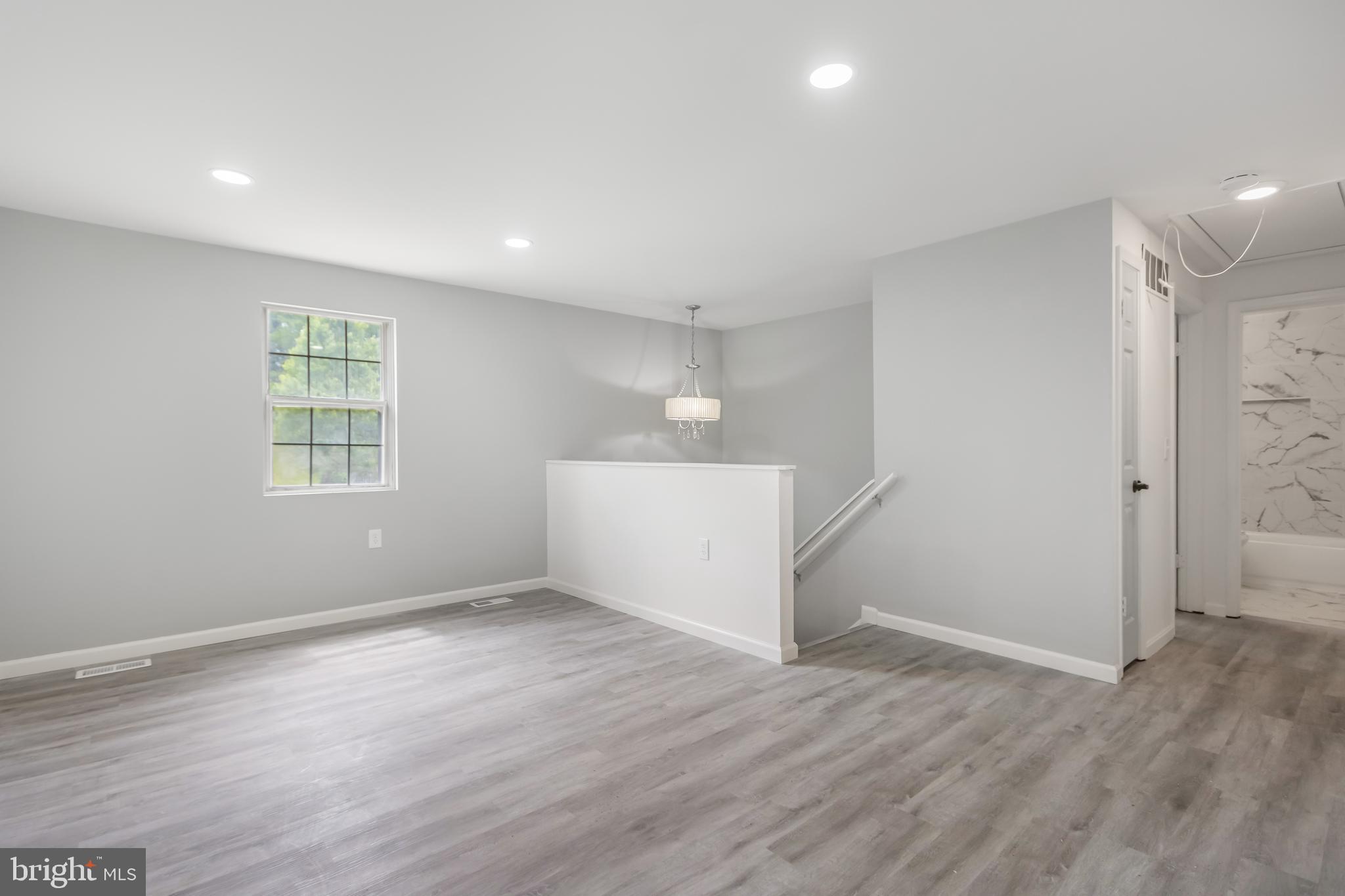 WHISPERING WOODS - Residential