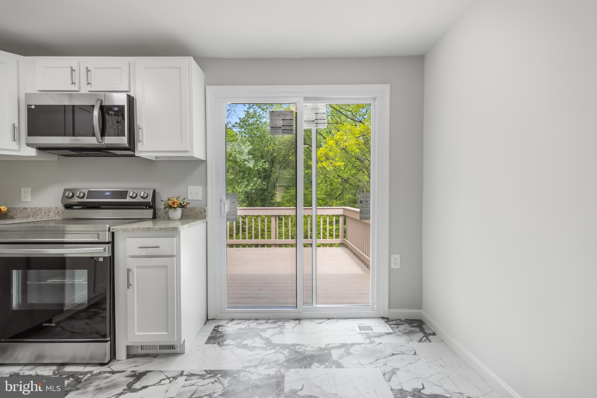 WHISPERING WOODS - Residential