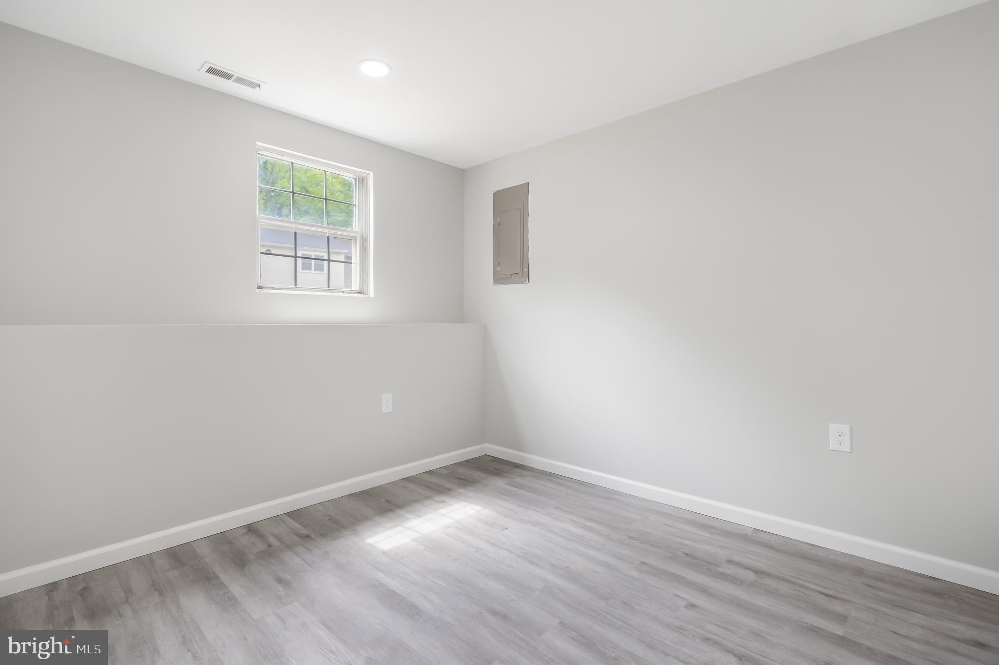 WHISPERING WOODS - Residential