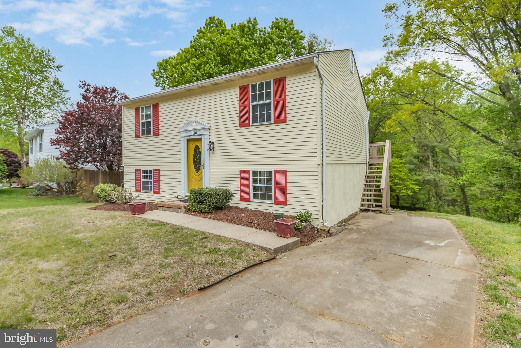 WHISPERING WOODS - Residential