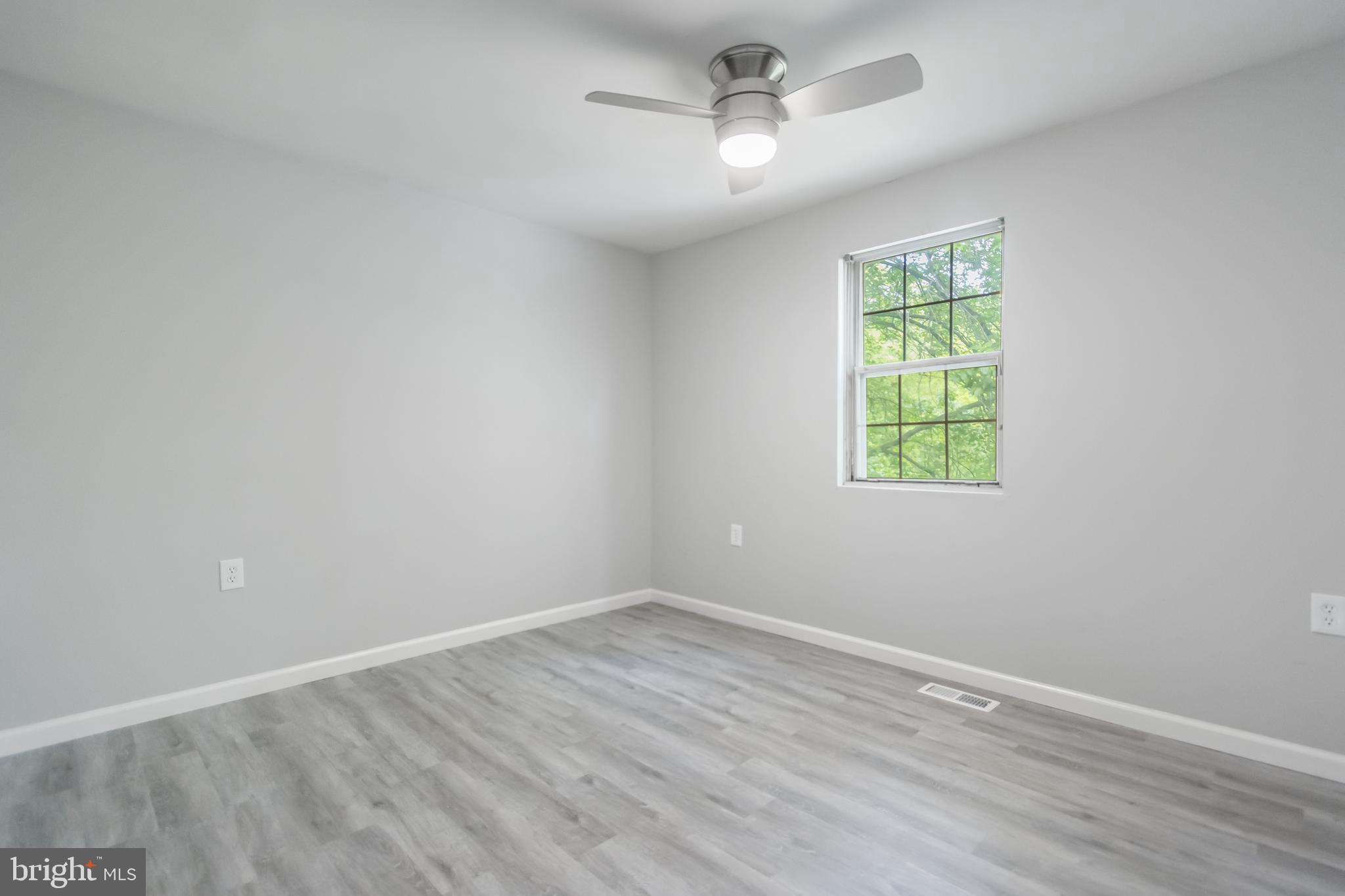 WHISPERING WOODS - Residential