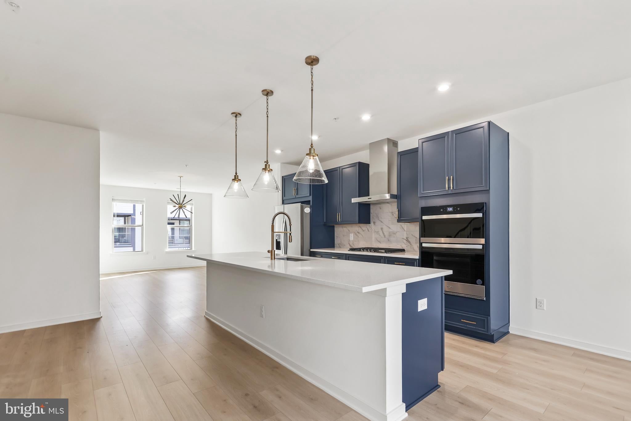 20912 BLUEBIRD SQUARE