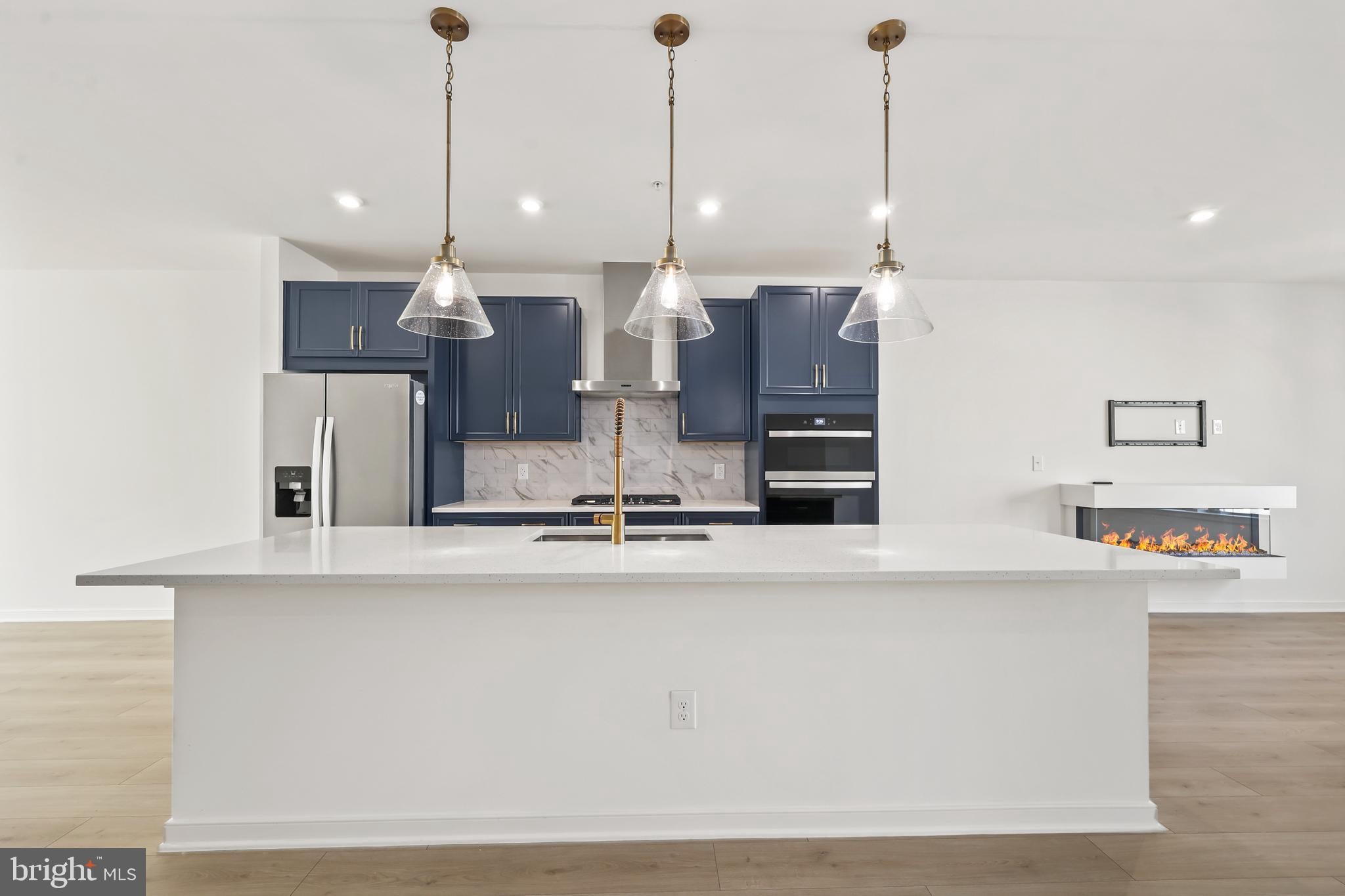20912 BLUEBIRD SQUARE