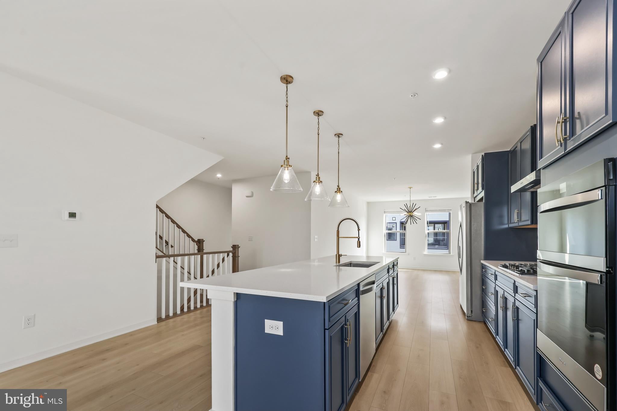 20912 BLUEBIRD SQUARE